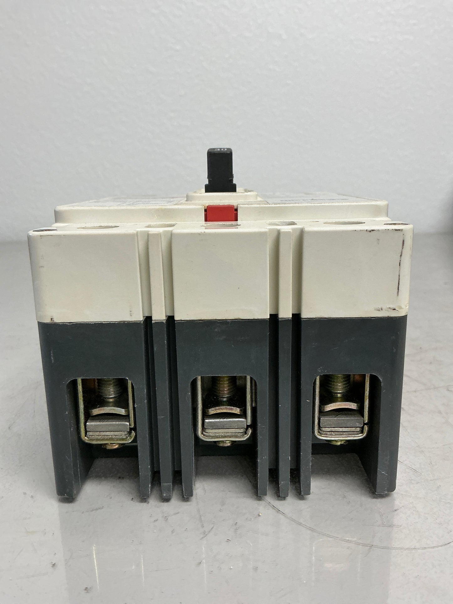 Used EHD3030L 3 Poles, 30 Amps, 480 Volts