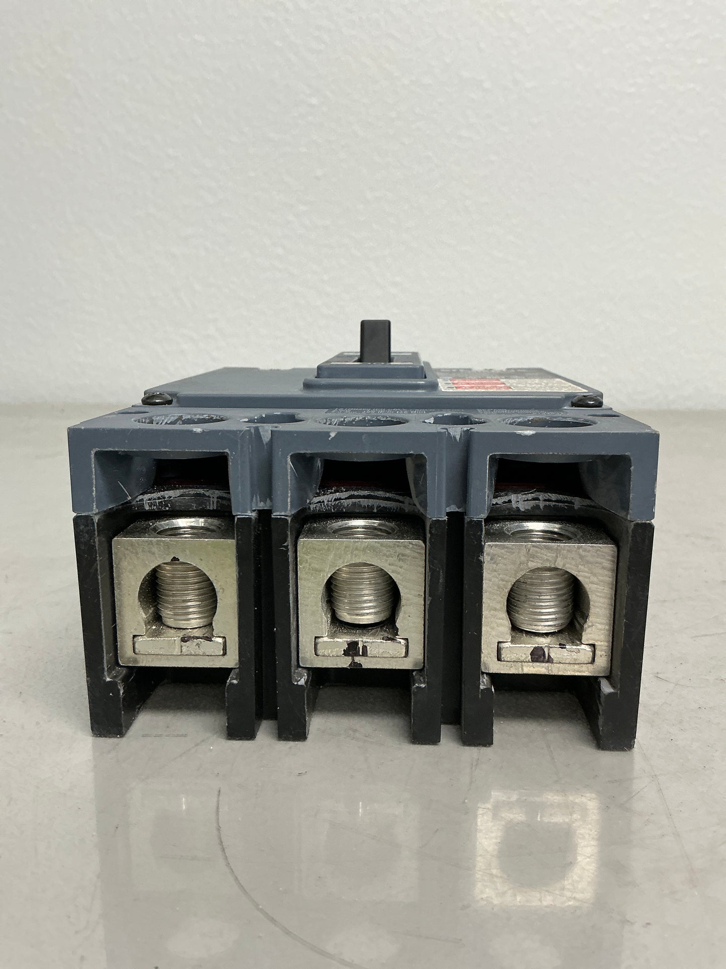 New Siemens QRH23B200 200 Amp 240 Volt 3 Pole Breaker