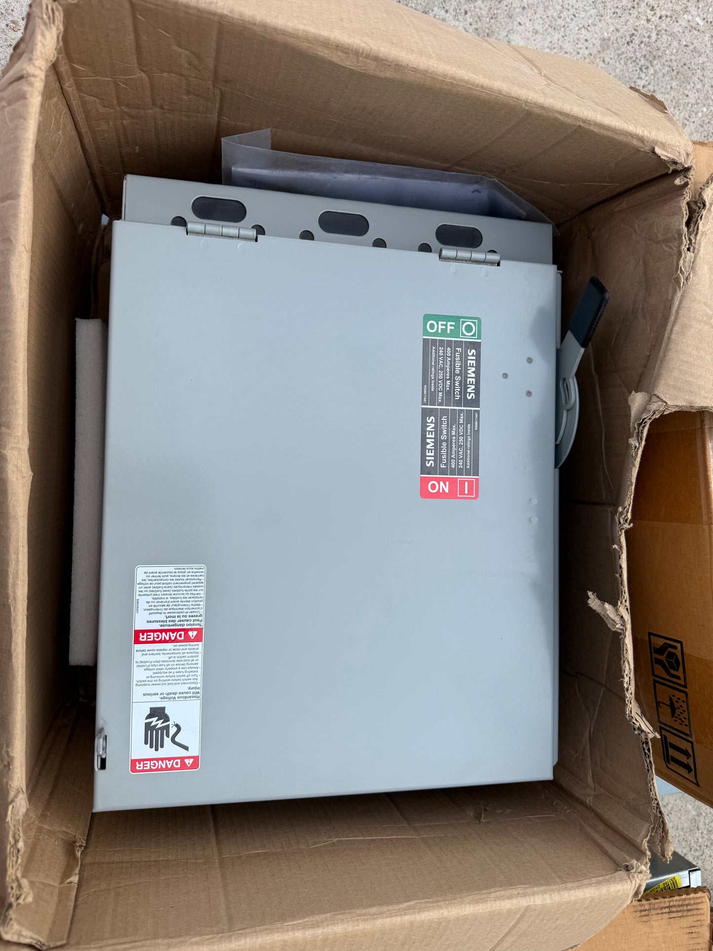 New V7H3205A 3 Pole, 400 Amps, 240 Volts