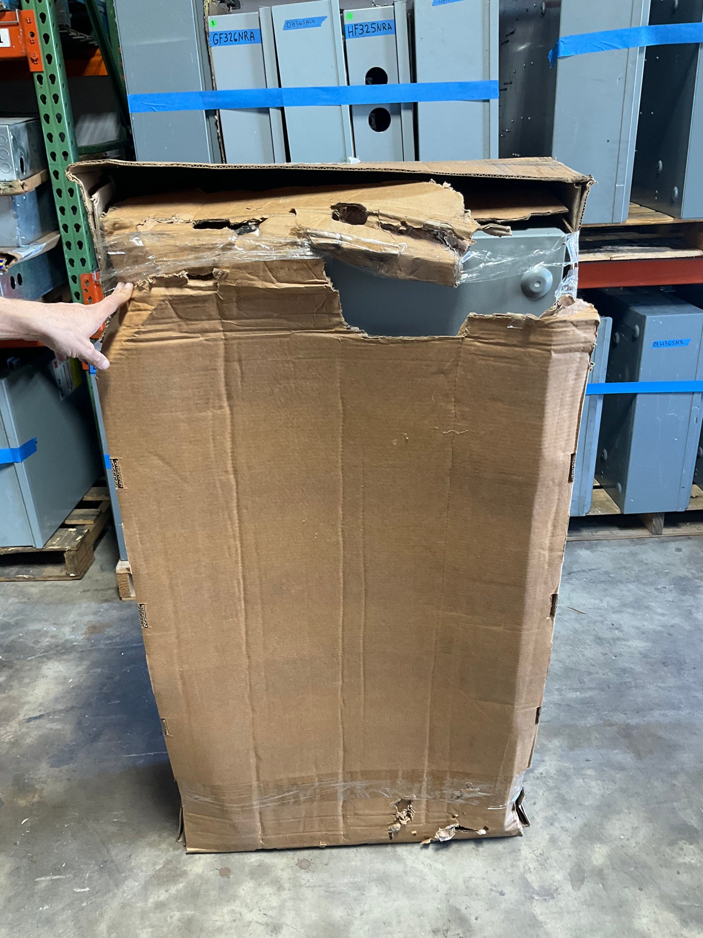 New Eaton DH326NRK Disconnect 600 Amp 240 Volt Fusible Outdoor 3R