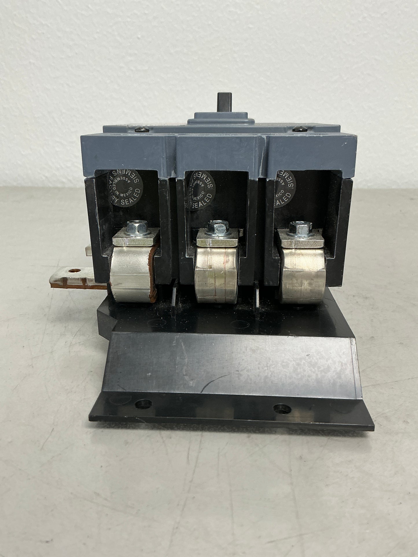 New Siemens QR23B200 200 Amp 240 Volt 3 Pole Breaker With Panel Kit