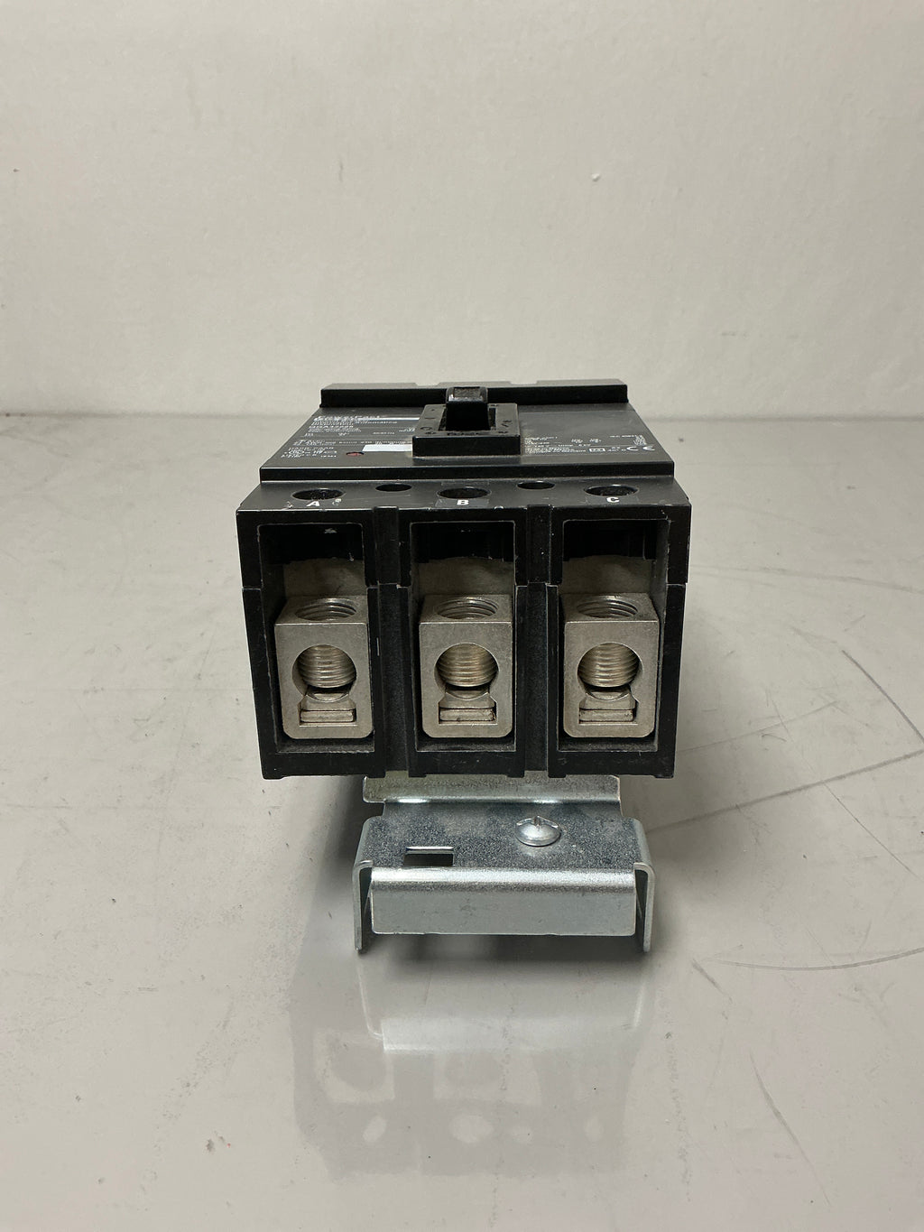 New Square D QGA32225 3 Pole, 225 Amps, 240 Volts Circuit Breaker