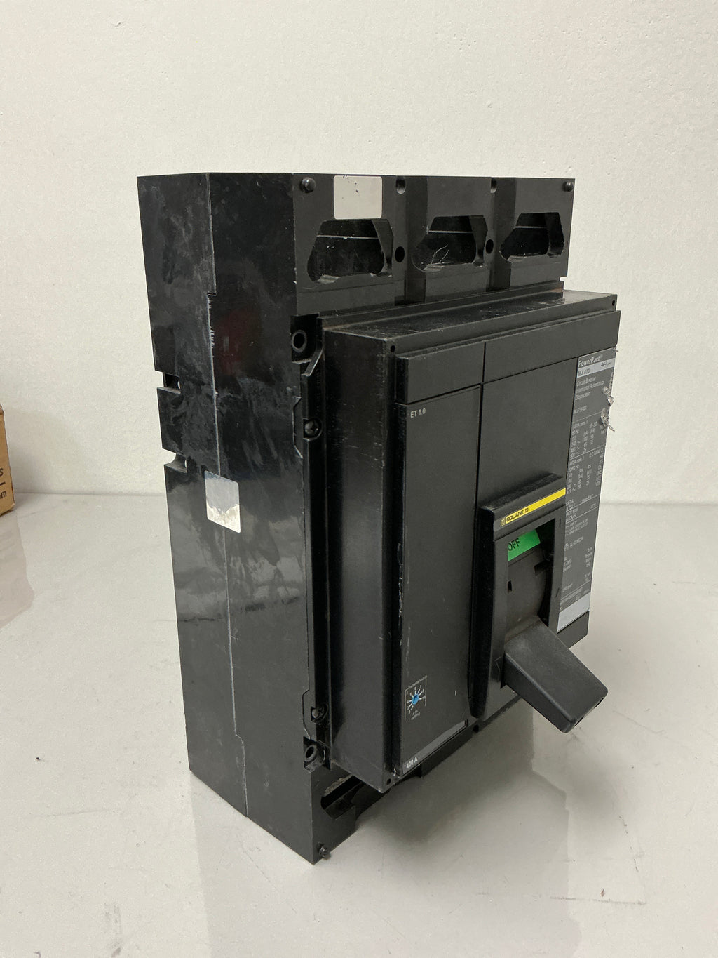 *CHIPPED* Used Square D MJP36400 3 Pole, 400 Amps, 600 Volts Circuit Breaker