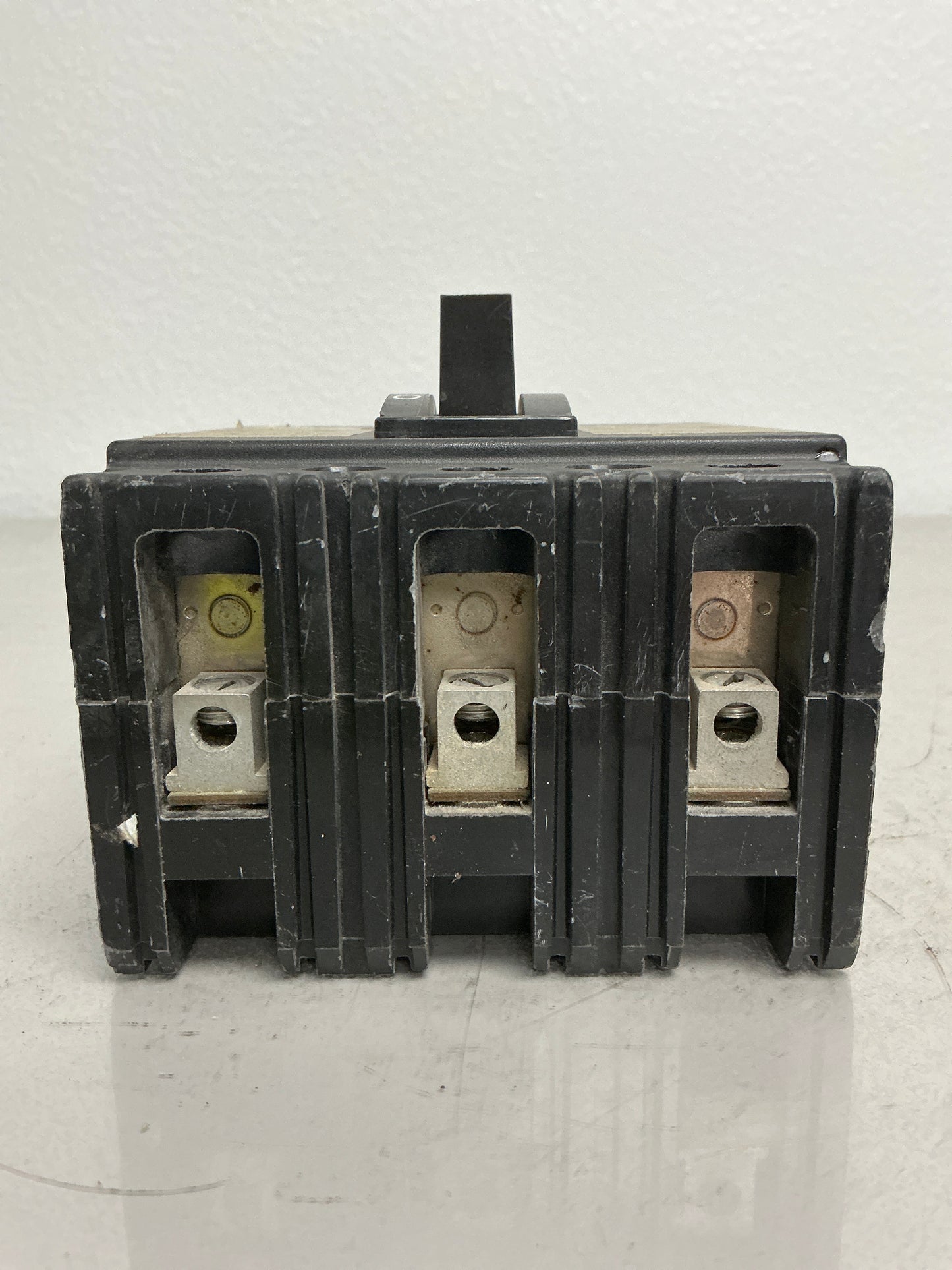 *CHIPPED* Used Square D FAL34030 3 Pole, 30 Amps, 480 Volt