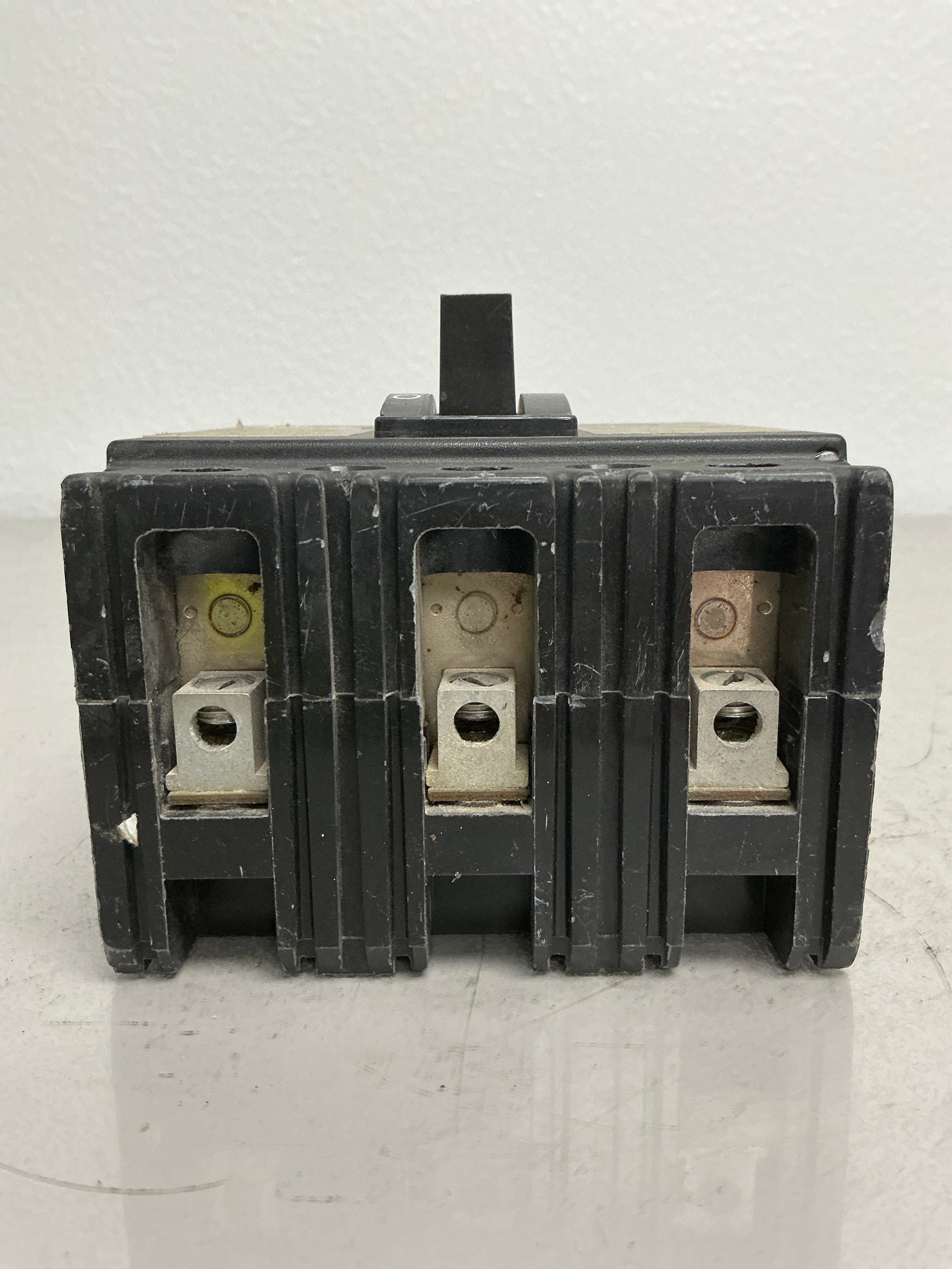 *CHIPPED* Used Square D FAL34030 3 Pole, 30 Amps, 480 Volt