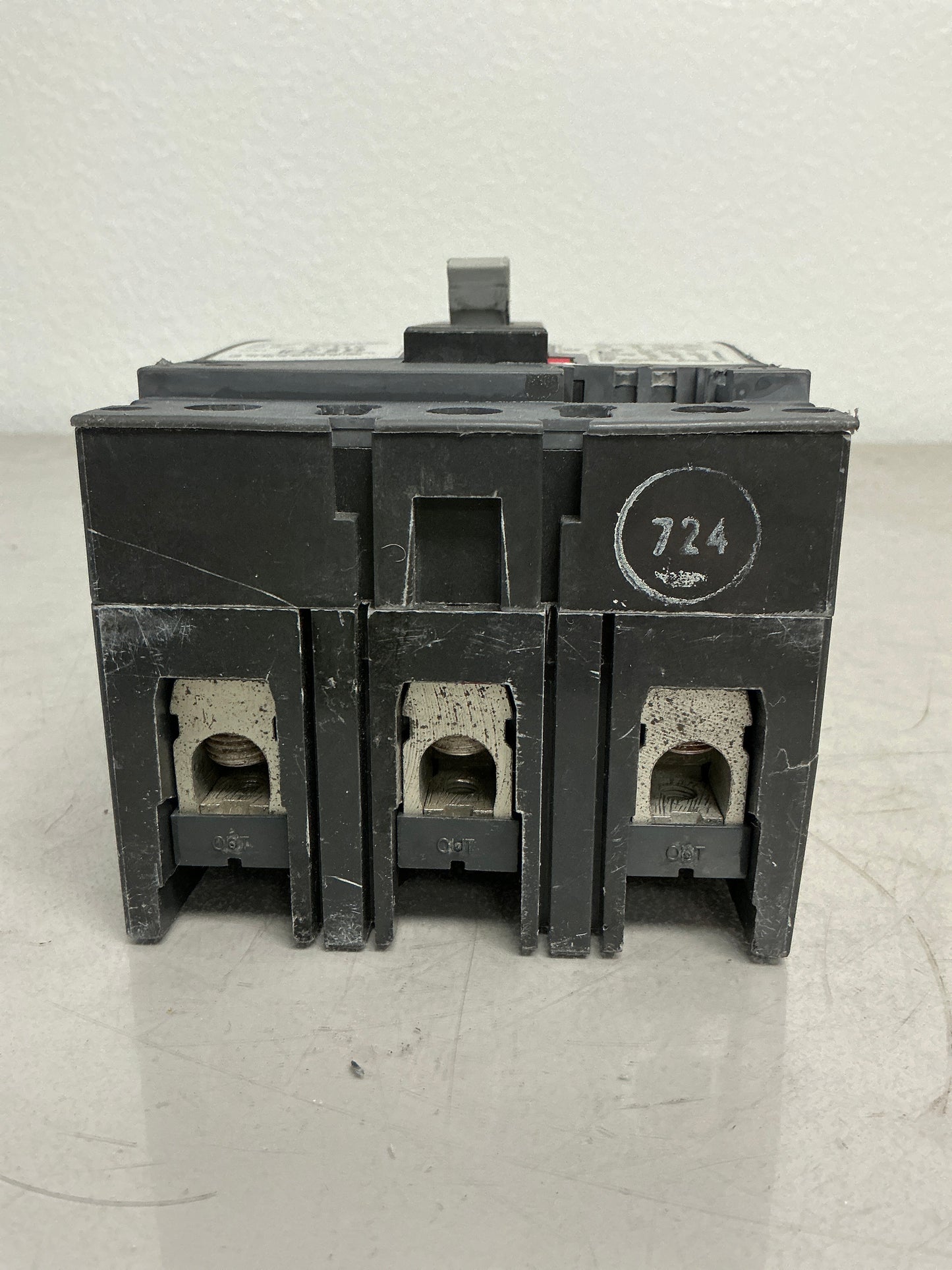 *CHIPPED* Used SELA36AT0150 3 Pole, 150 Amps, 600 Volts