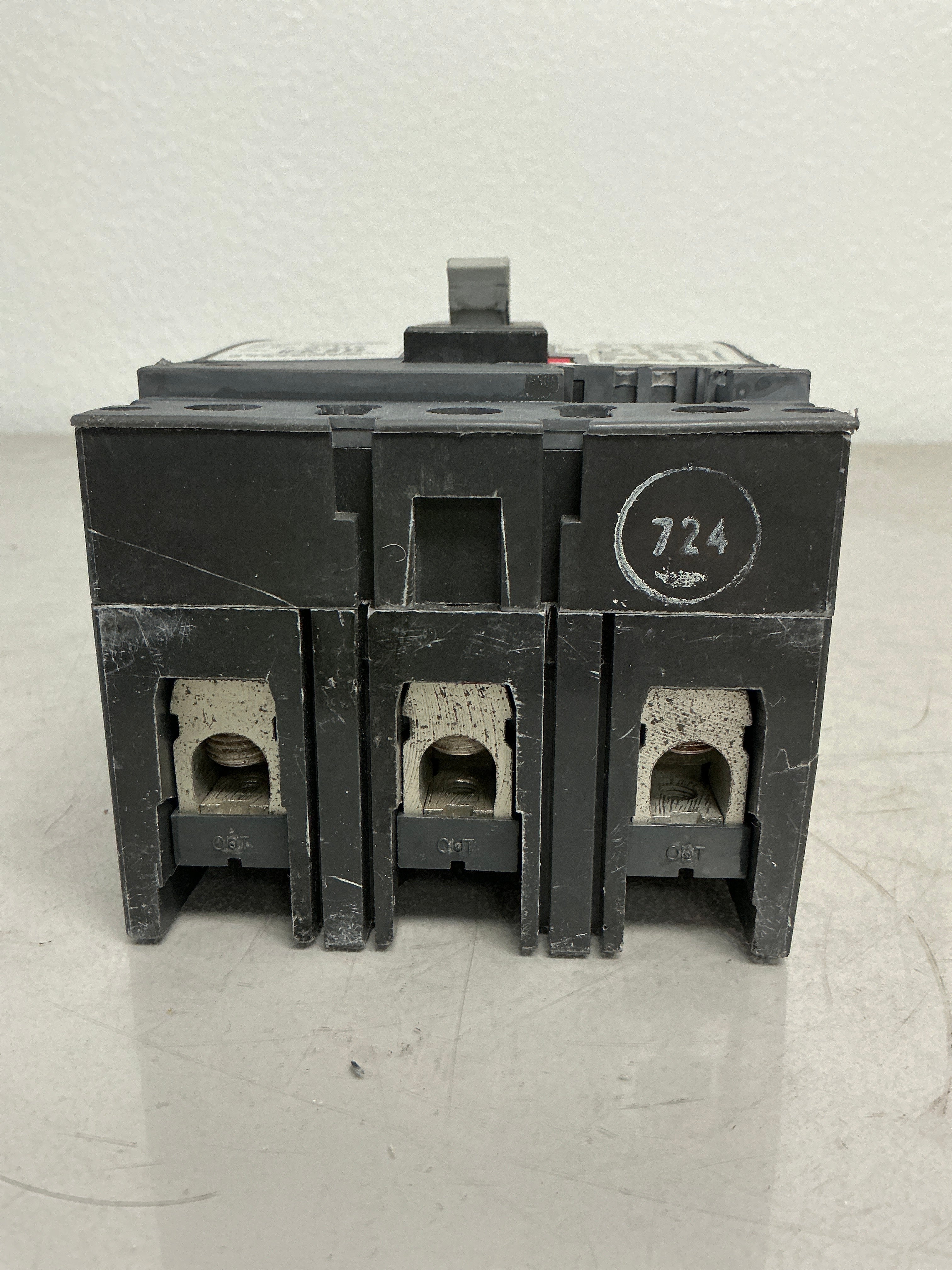 *CHIPPED* Used SELA36AT0150 3 Pole, 150 Amps, 600 Volts