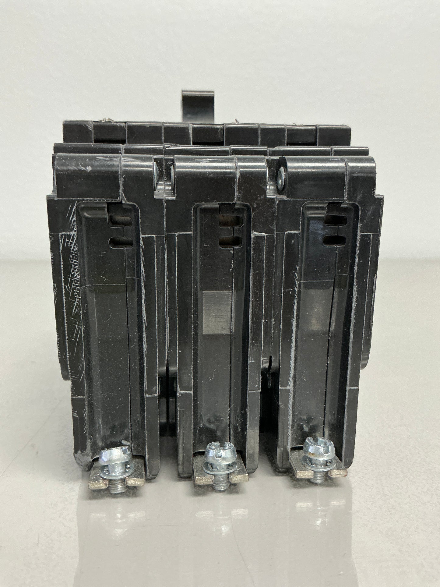 **CHIPPED* Used Square D EDB34125 3 Pole, 125 Amps, 480/277 Volt