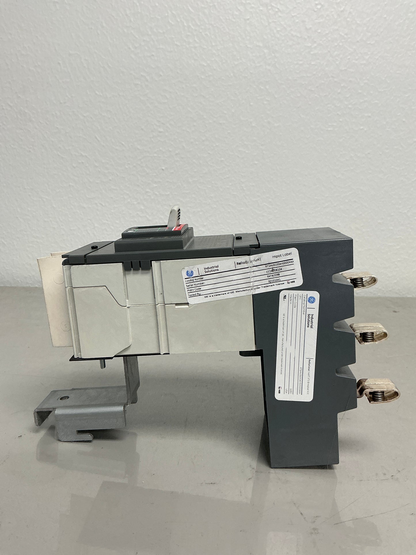 New ABB XT1HU3100AYD000XXX 100 Amps, 3 Poles, Breaker