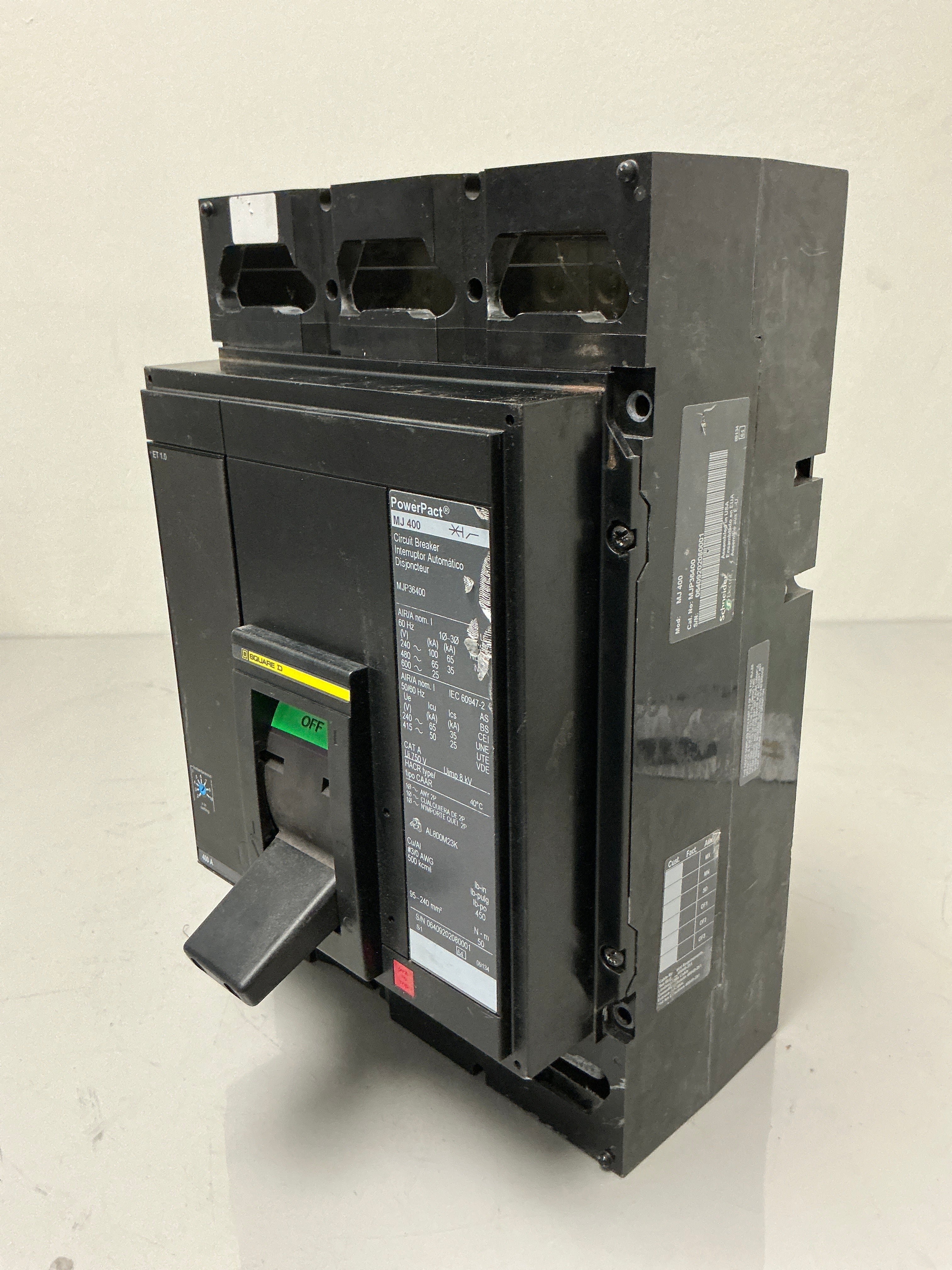 *CHIPPED* Used Square D MJP36400 3 Pole, 400 Amps, 600 Volts Circuit Breaker