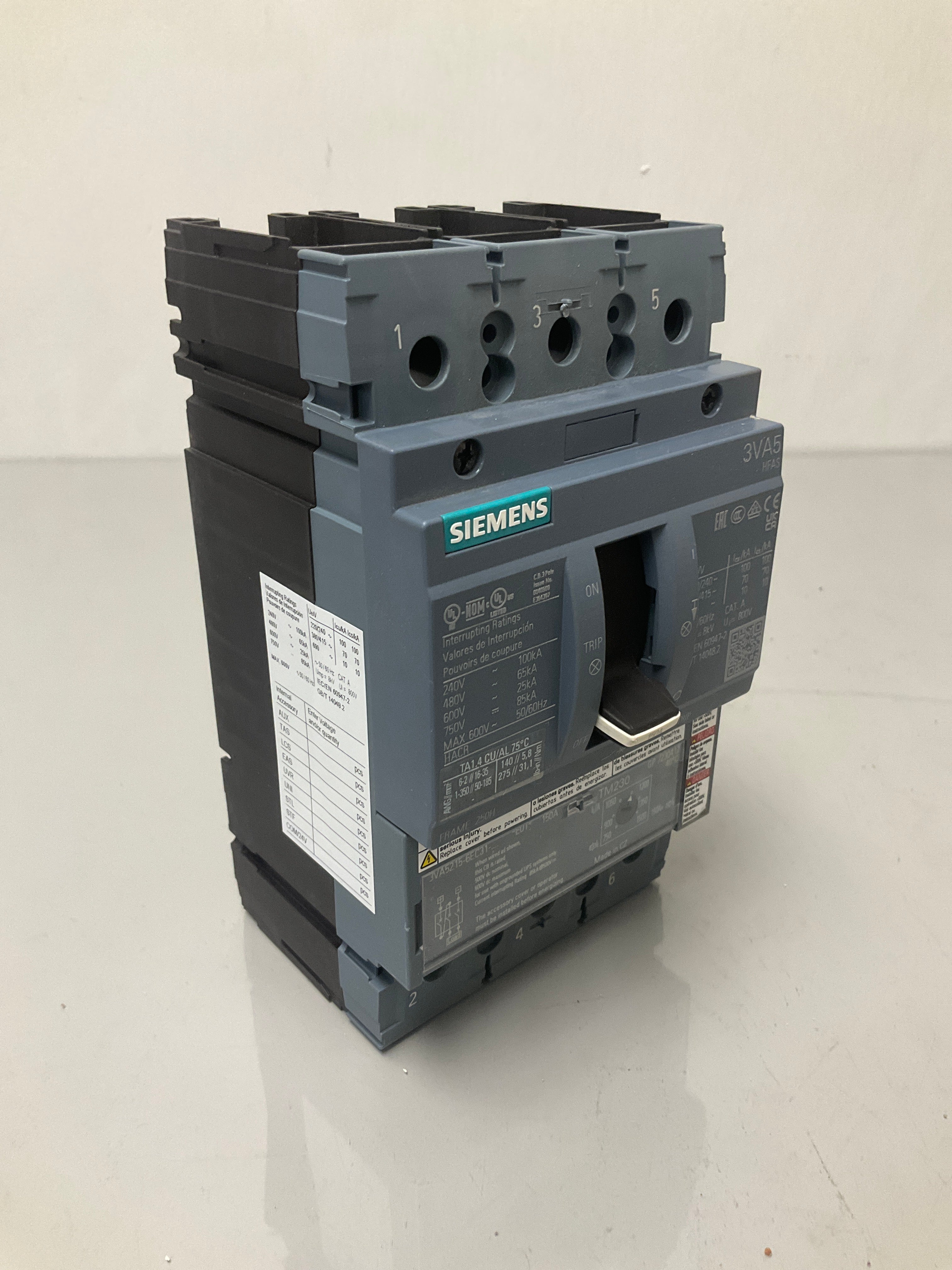 New Siemens 3VA5215-6EC31-0AA0 3 Pole, 150 Amps, 600 Volts Circuit Breaker