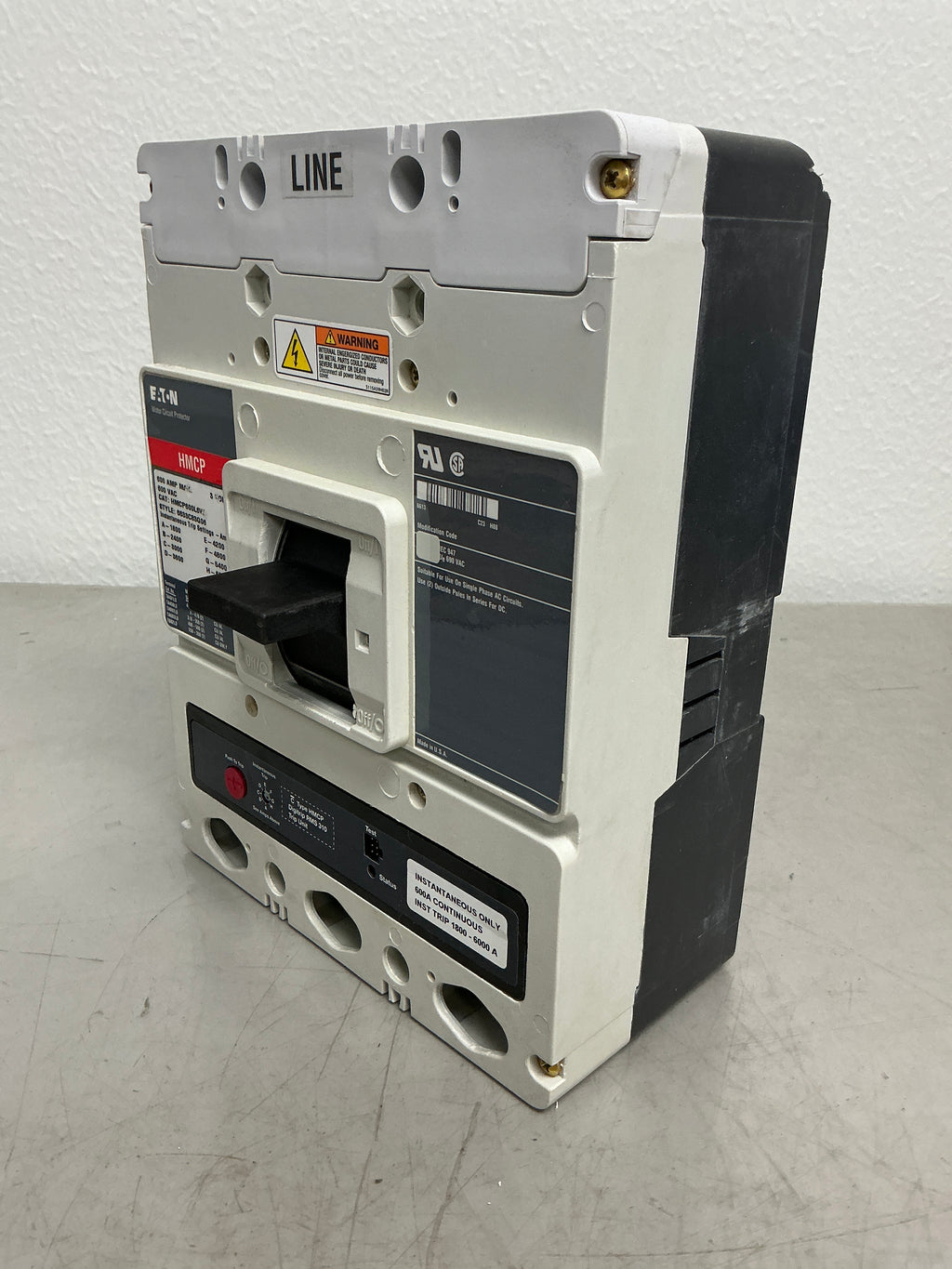 *CHIPPED* New Eaton HMCP600L6W 3 Pole, 600 Amps, 600 Volts Circuit Breaker