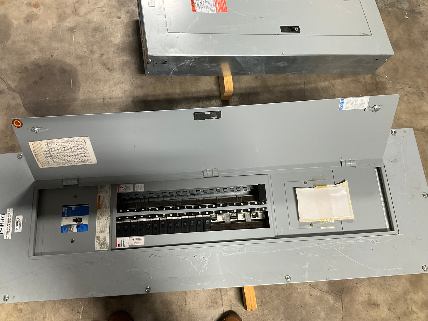 Used Cutler-Hammer Panelboard PRL-1A 225 Amp Main Breaker 208/120 Volt 42 Circuit (item#p3)