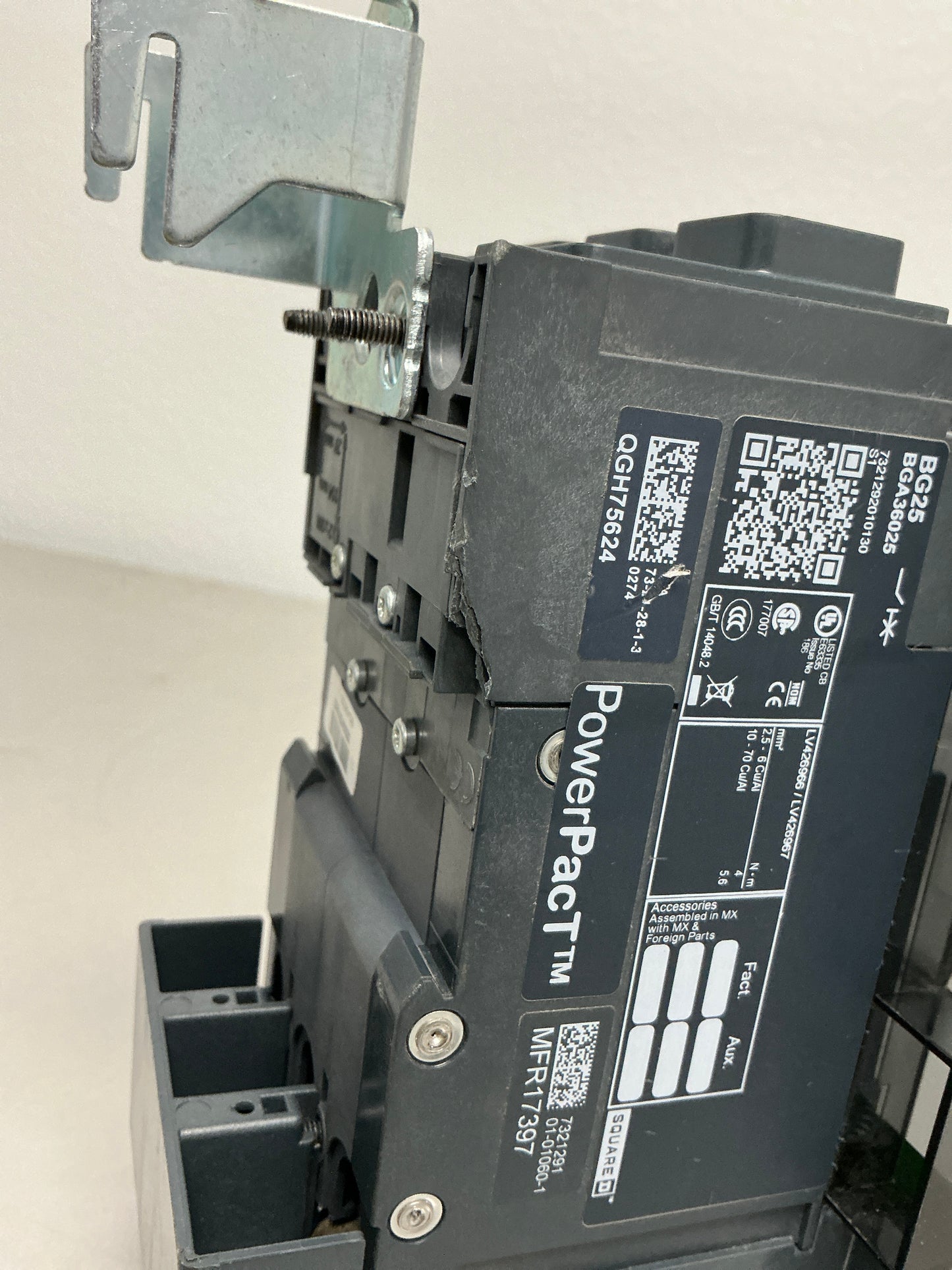 *CHIPPED* Used BGA36025 3 Pole, 600 Volts, 25 Amps