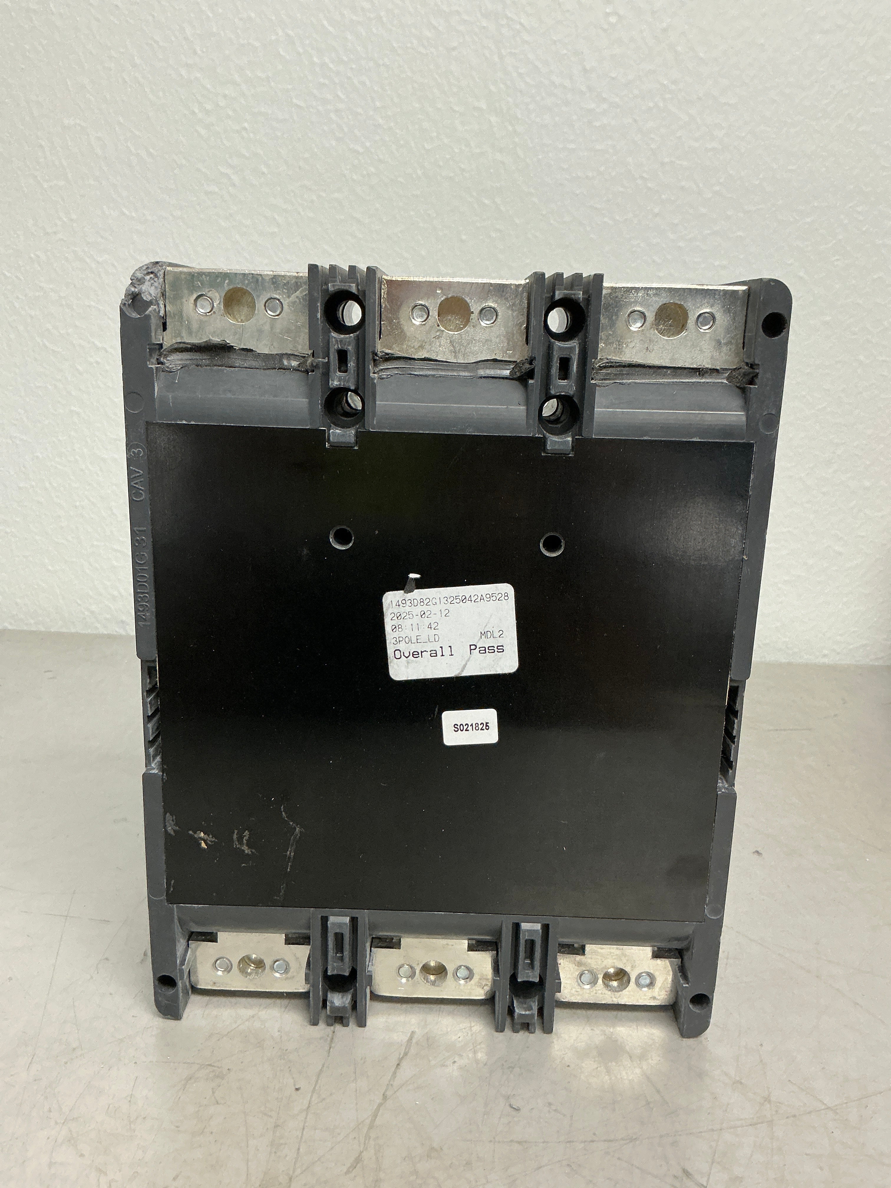 *CHIPPED* New Eaton HMCP600L6W 3 Pole, 600 Amps, 600 Volts Circuit Breaker