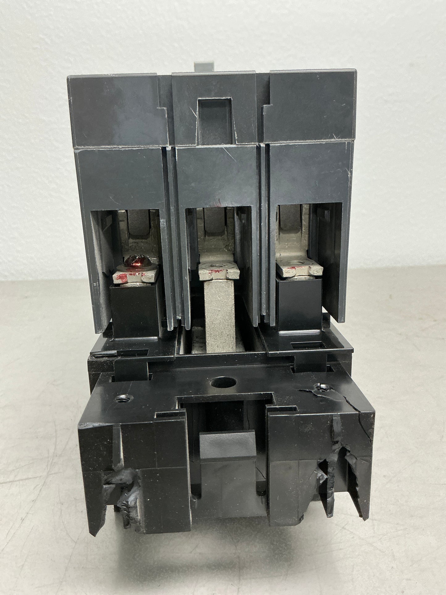 *CHIPPED* Used SFLA36AT0250 3 Pole, 100 Amps