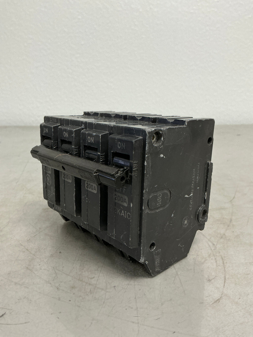 Used THQMV200 2 Poles, 200 Amps, 240 Volts