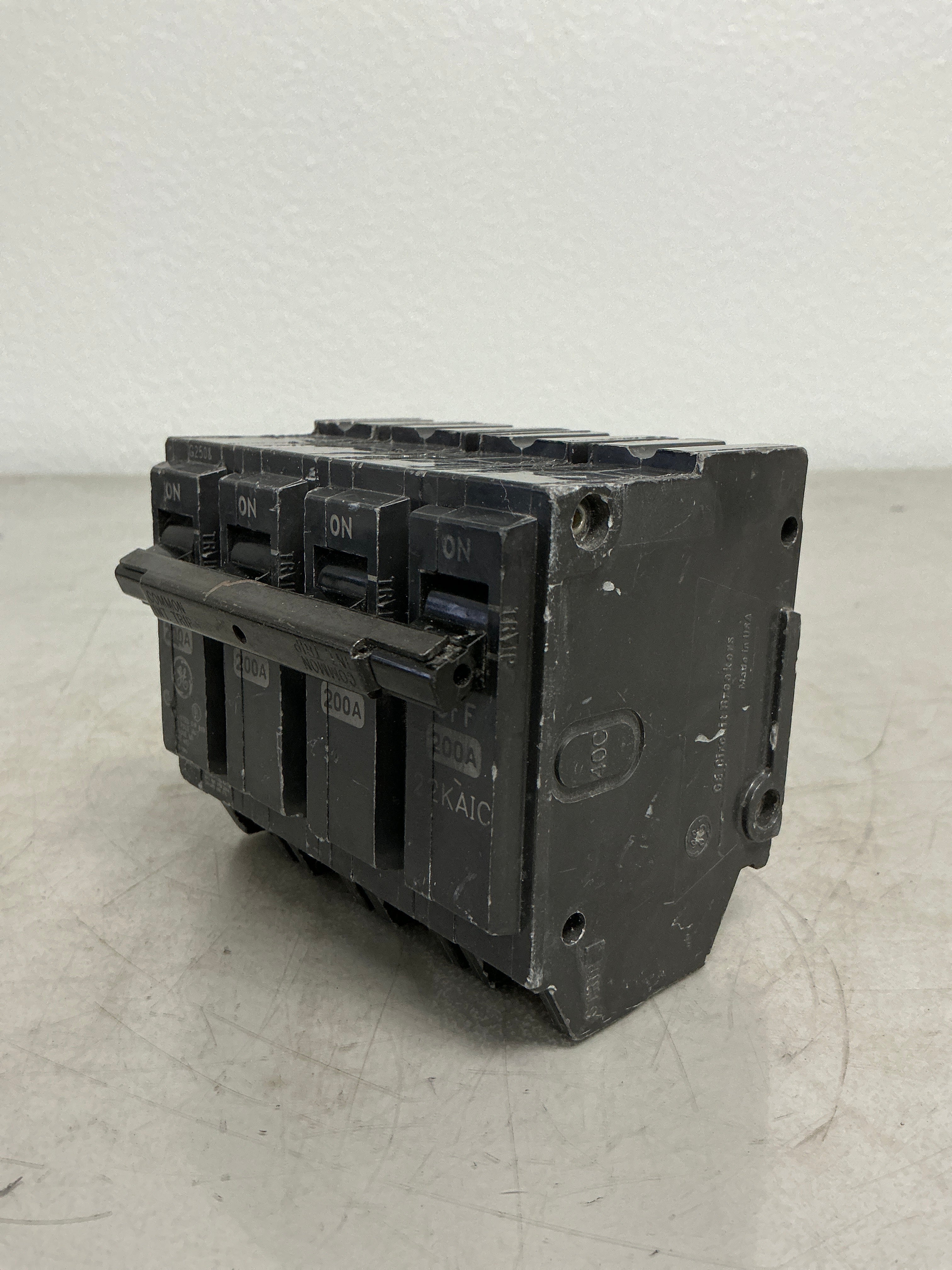 Used THQMV200 2 Poles, 200 Amps, 240 Volts