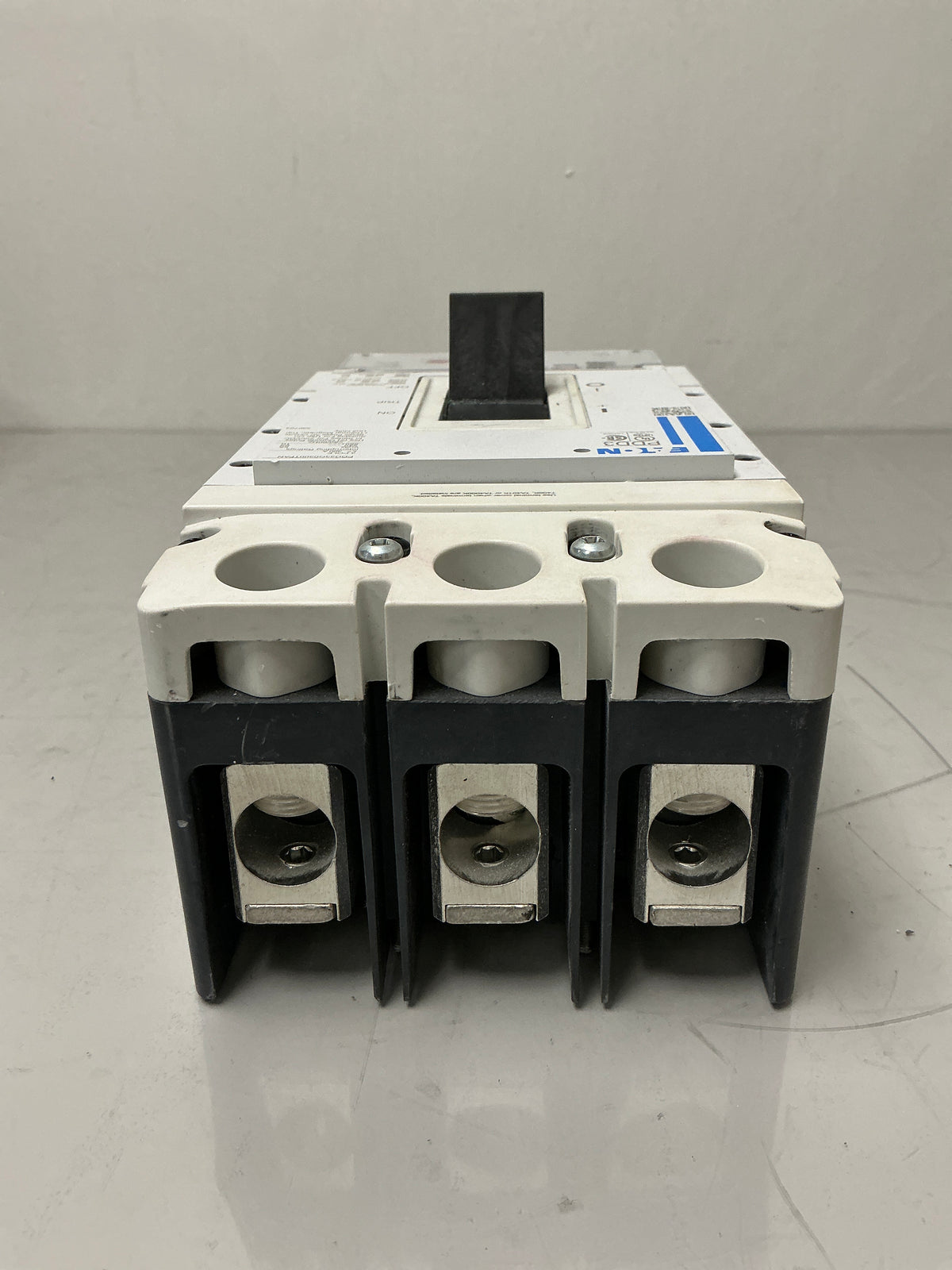 New Eaton PDD33G0300TFAN, 3 Poles, 300Amps, 240 Volts Circuit Breaker