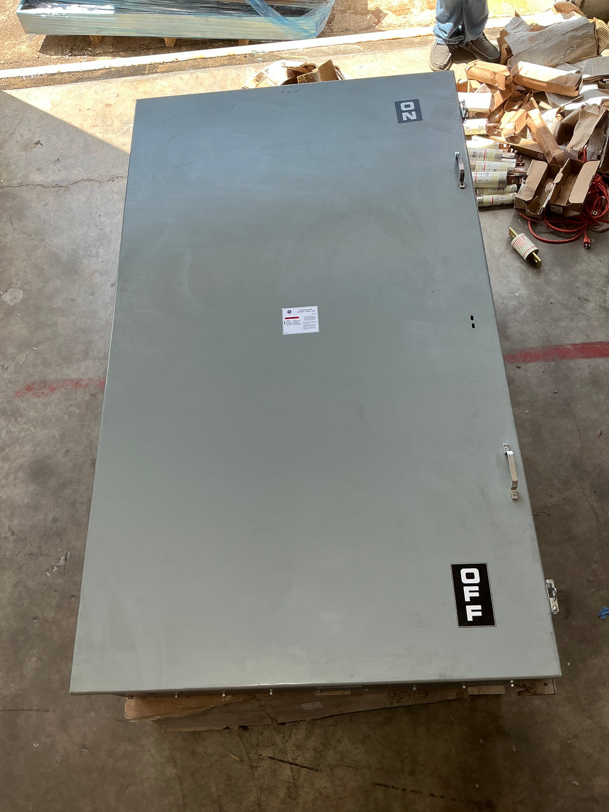 New GE TC36368 1200 Amp Non Fused. Indoor Electrical Disconnect