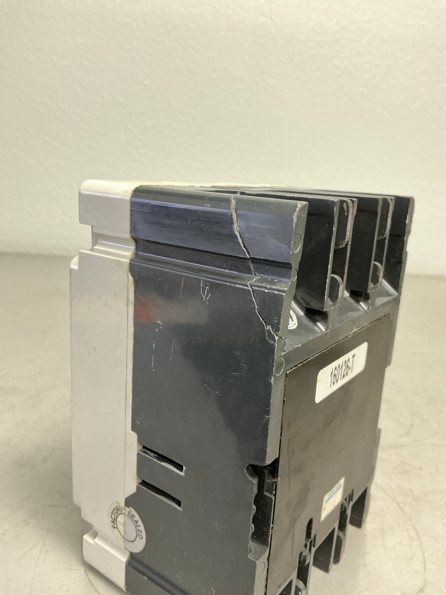 *CHIPPED* Used Eaton HFD3100BP10 3 Pole, 100 Amps, 600 Volts