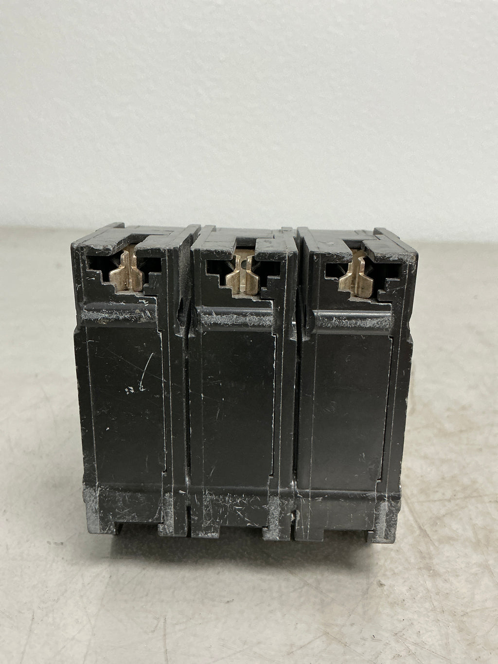 Used THQL32025 3 Pole, 25 Amps, 240 Volts