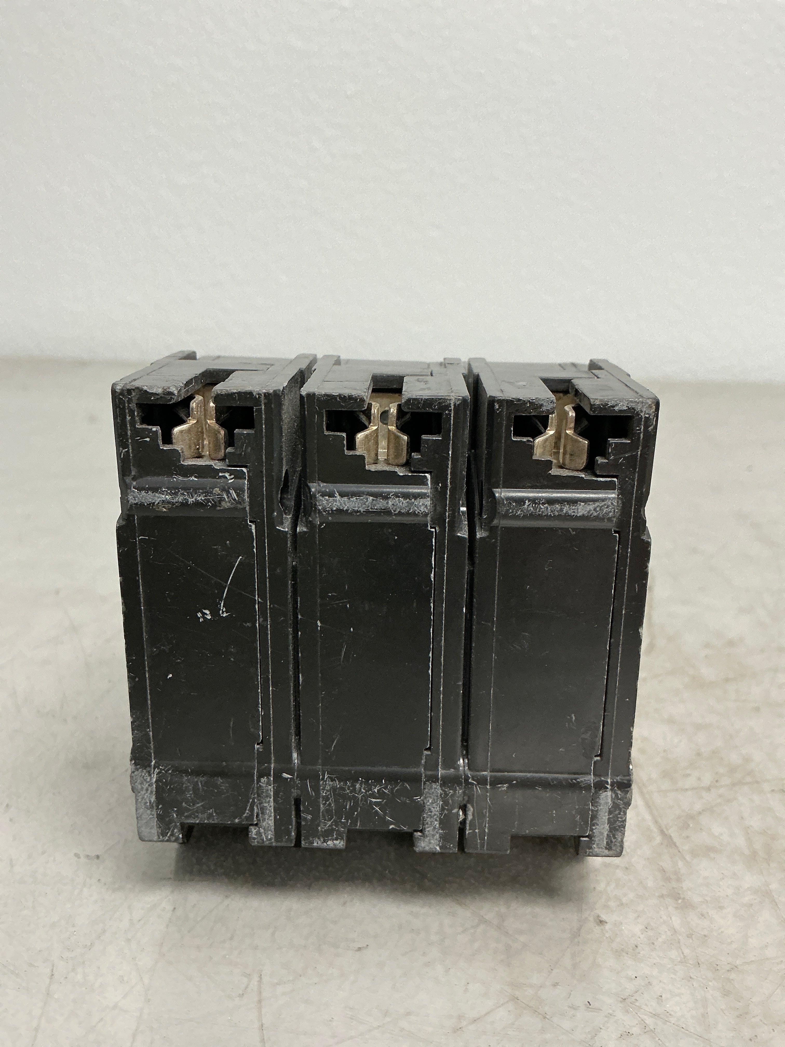 Used THQL32025 3 Pole, 25 Amps, 240 Volts