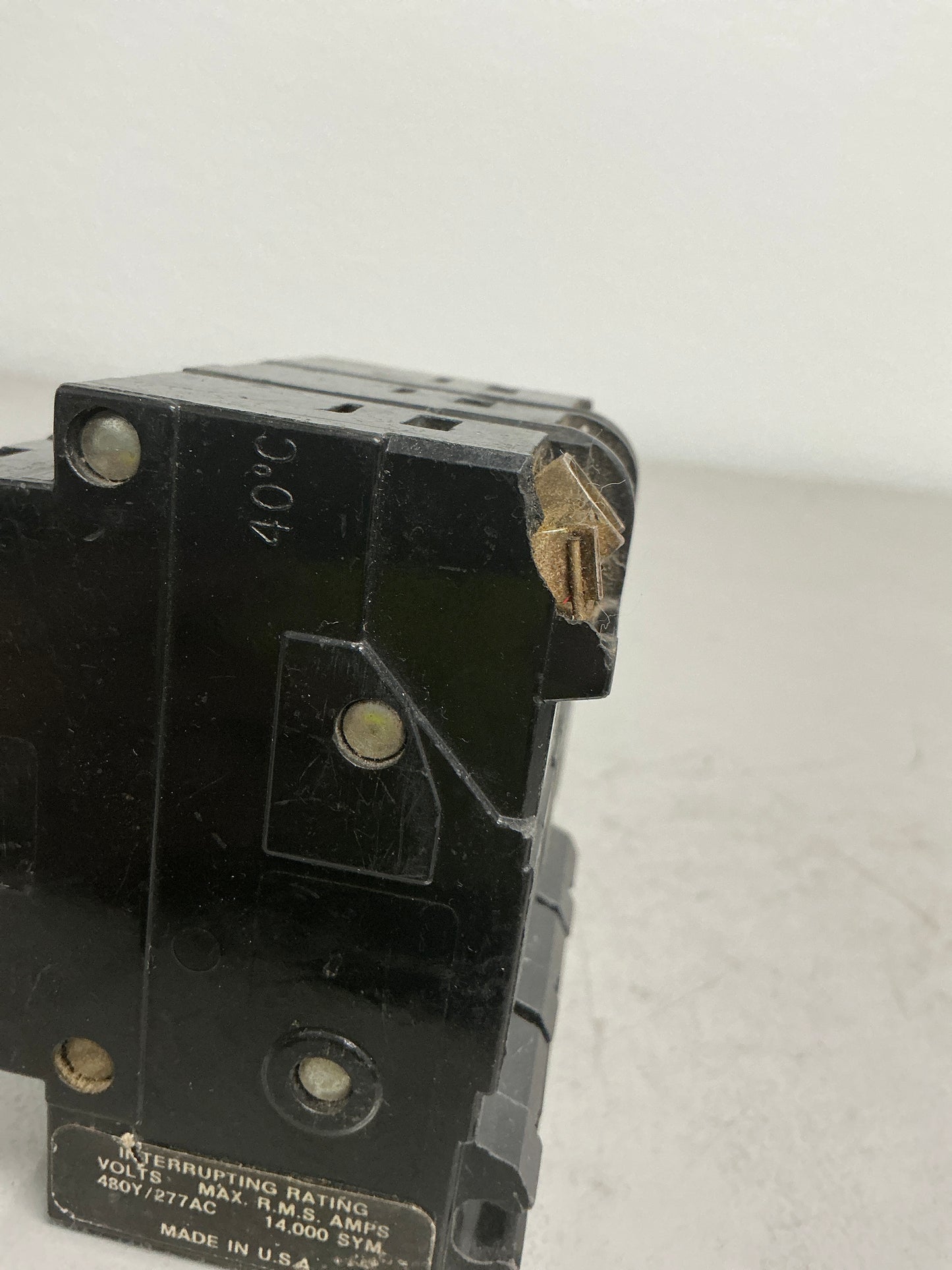 *CHIPPED* Used Square D EH34020 3 Pole, 20 Amps, 480 Volts