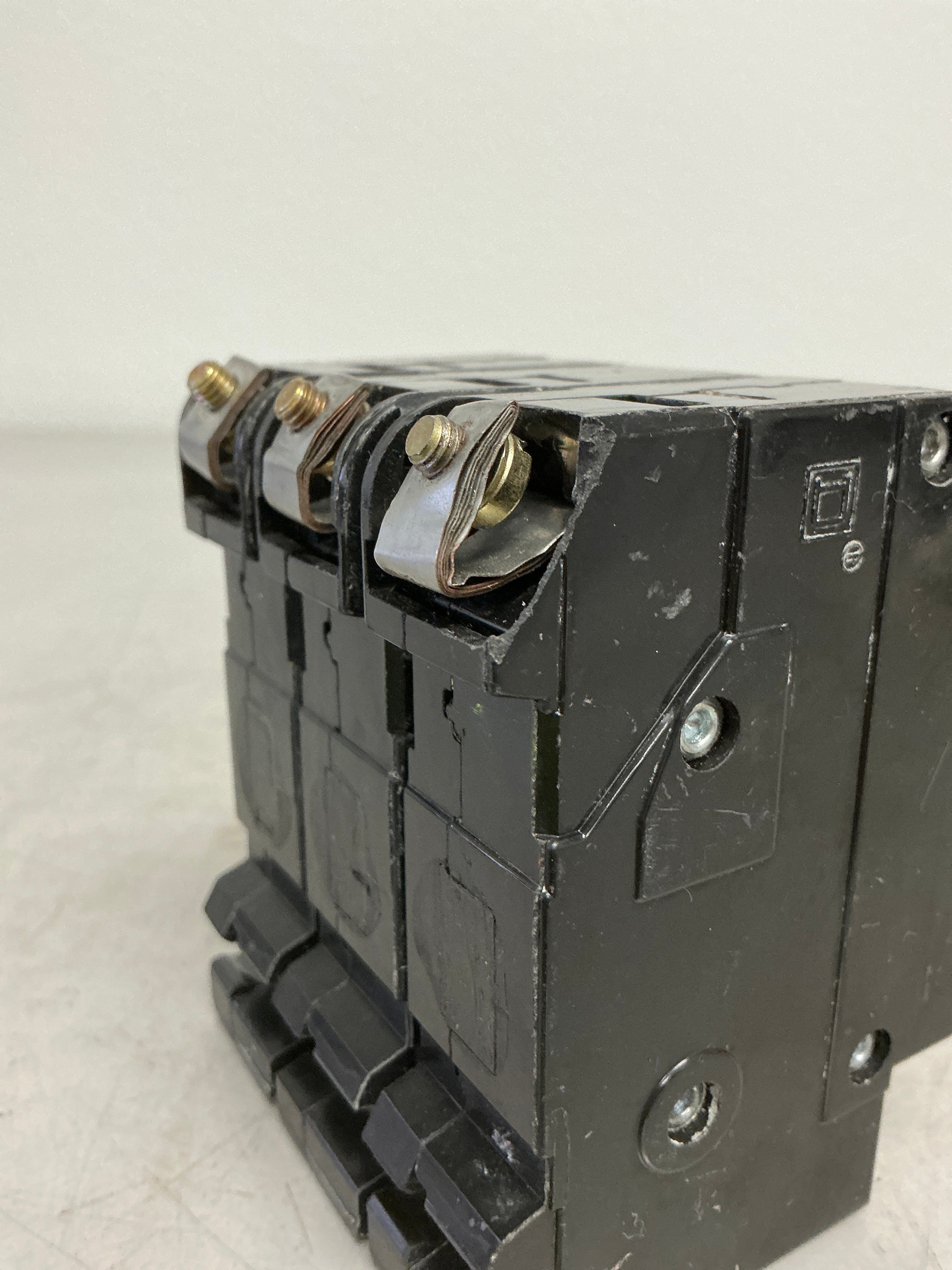 *CHIPPED* Used Square D EHB34030 3 Pole, 30 Amps,480 Volts