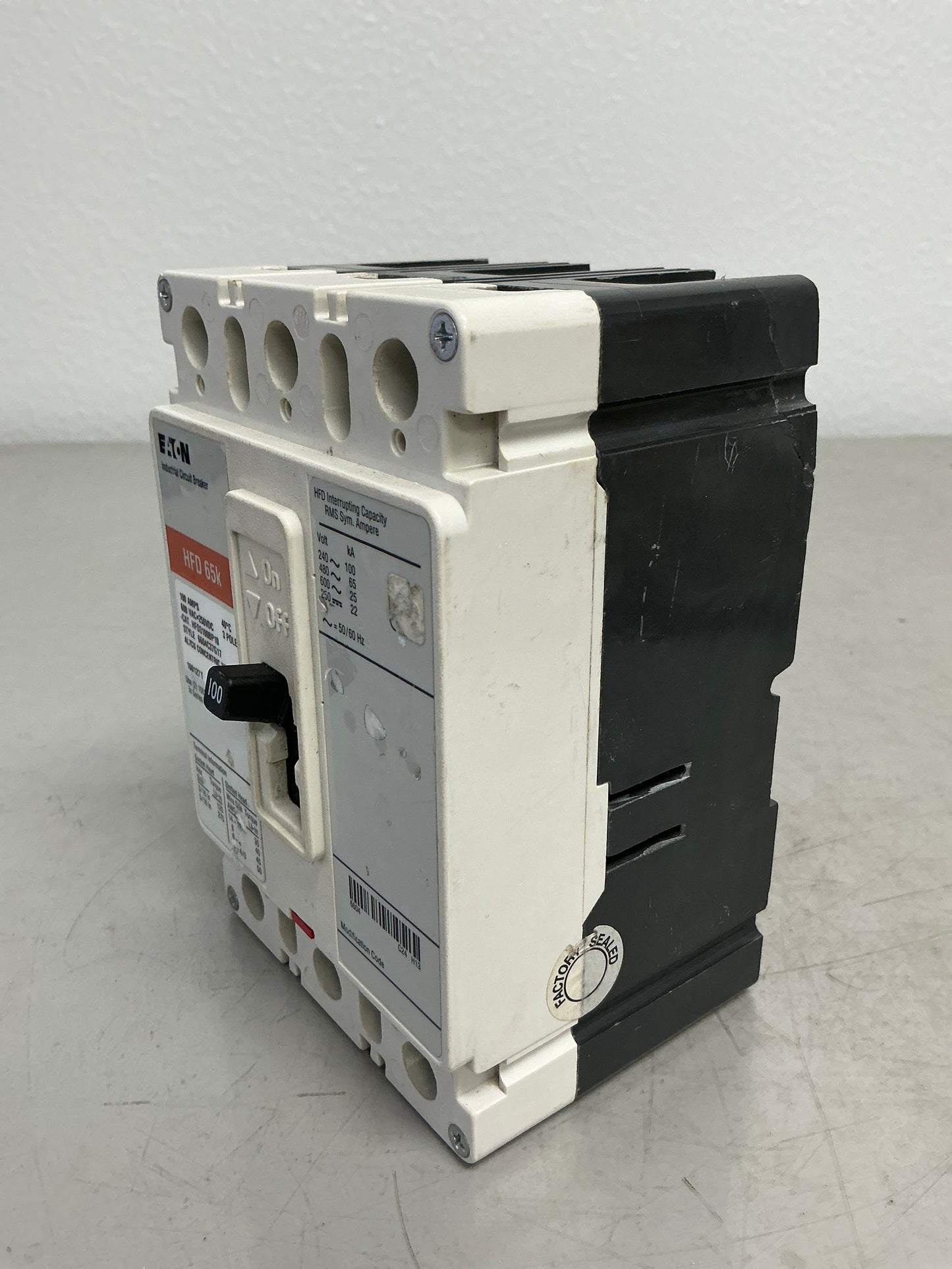 *CHIPPED* Used Eaton HFD3100BP10 3 Pole, 100 Amps, 600 Volts