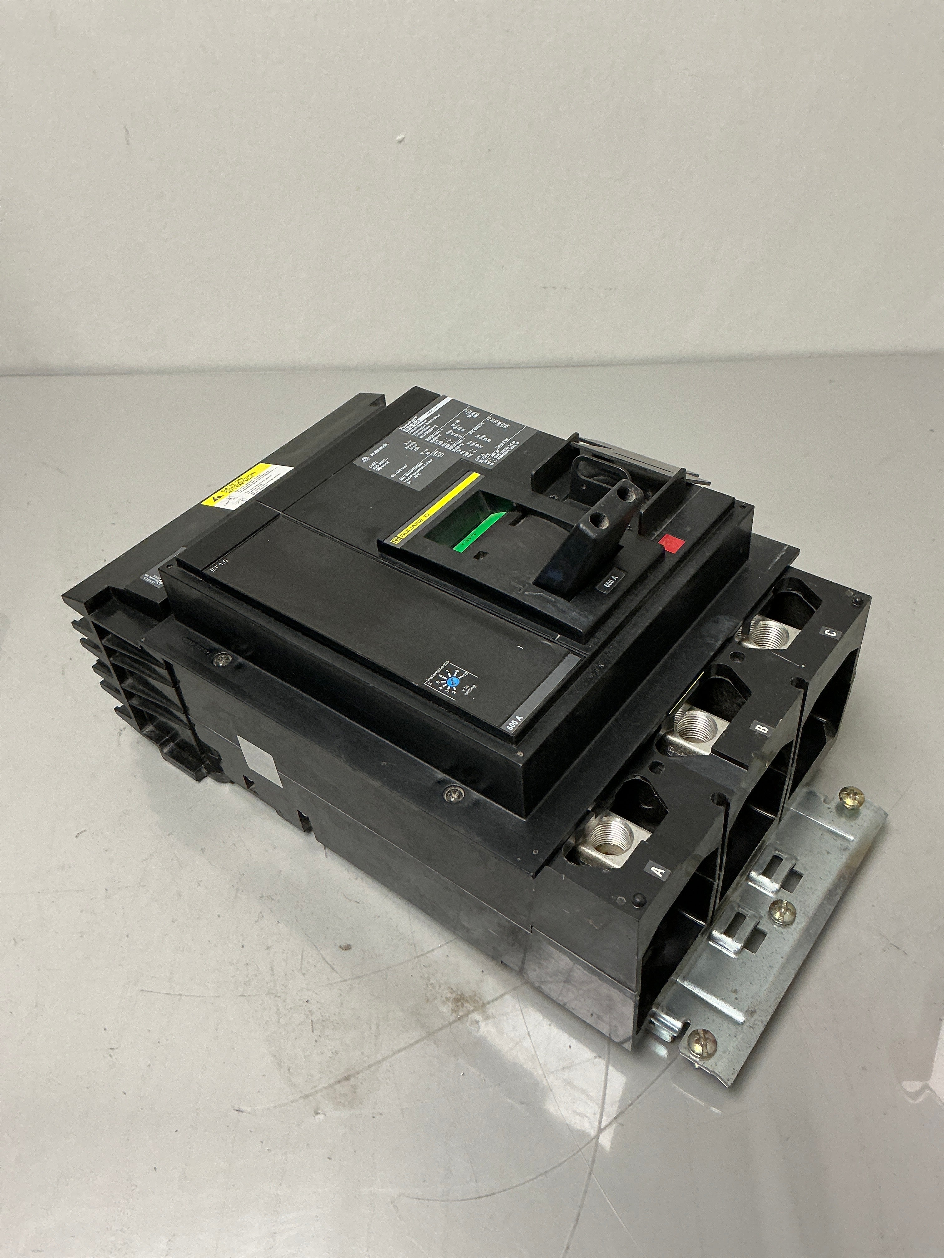 New Square D MGA36600YQ 3 Pole, 600 Amps, 600 Volts Circuit Breaker