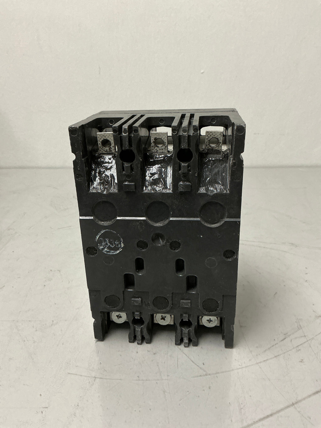 *CHIPPED* Used GE TED134100WL 3Pole, 100Amp, 480 Volts Circuit Breaker