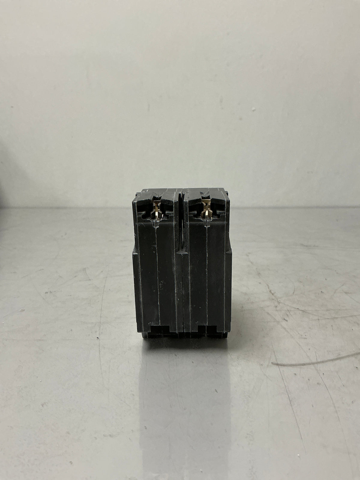 New GE THQL2120 2 Pole, 20 Amps, 240 Volts Circuit Breaker