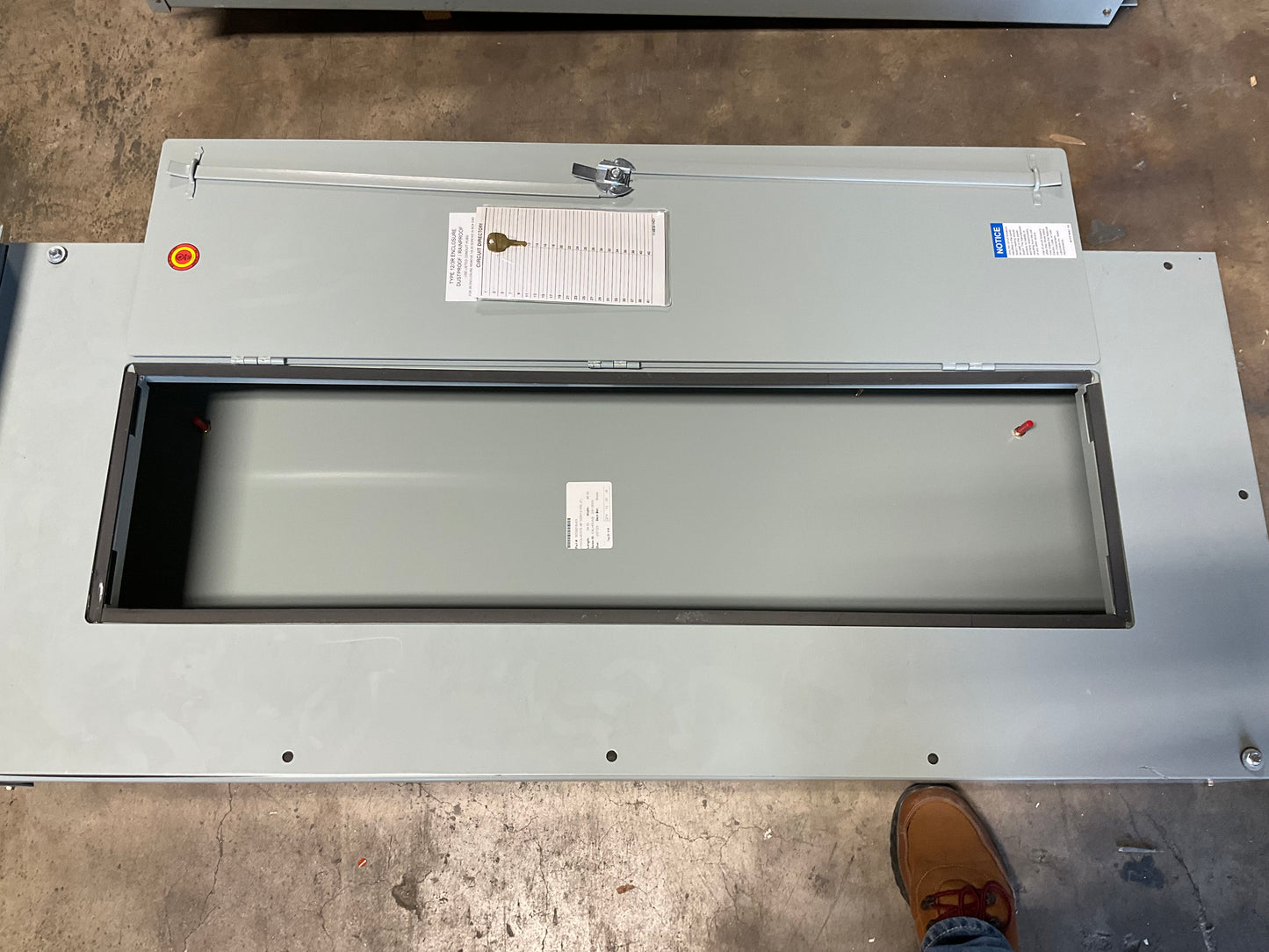 New Eaton 5658B16H03 3R Panelboard Enclosure (item#p12&13)