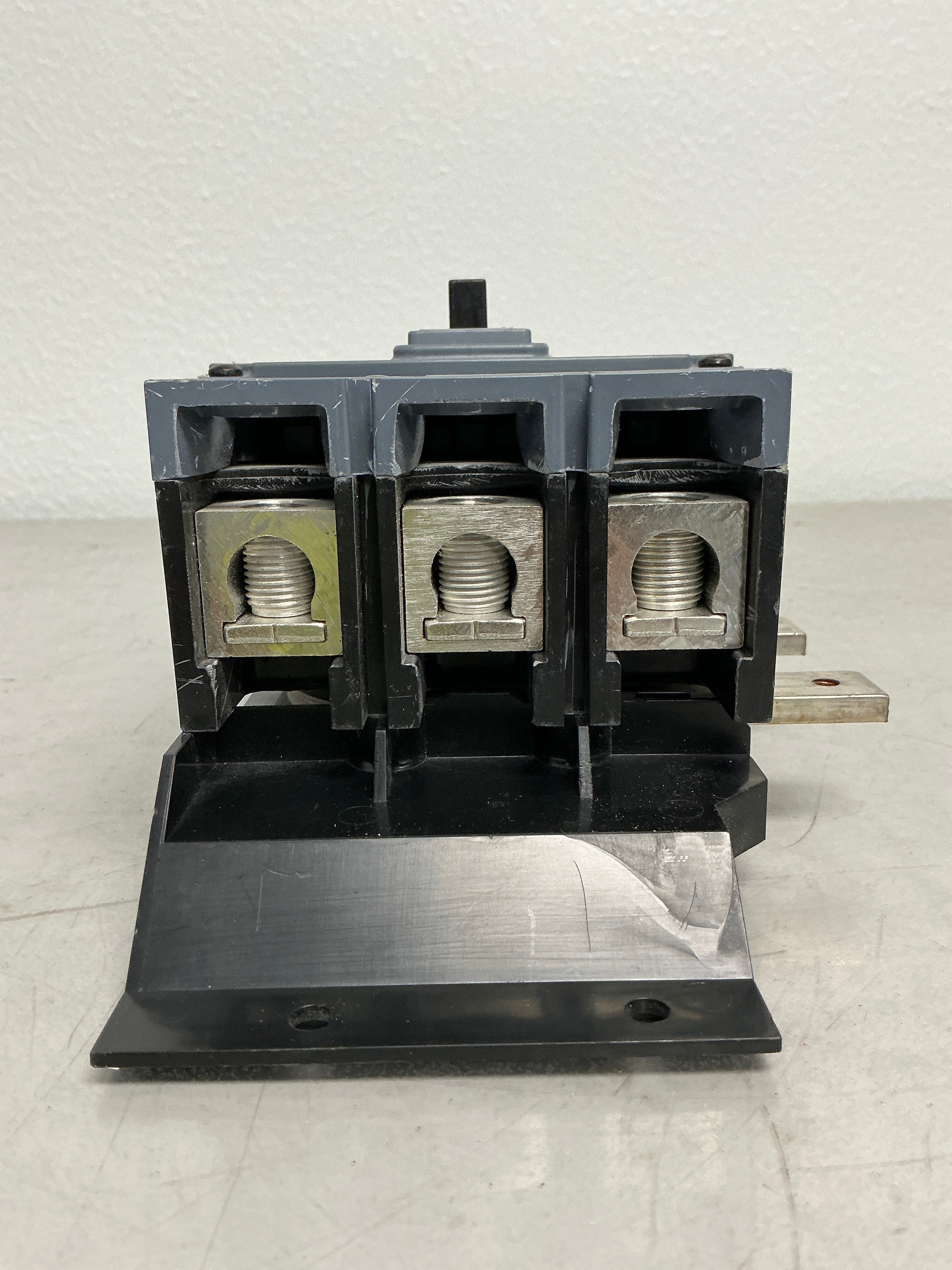 Used QR23B150 150 Amp 240 Volt 3 Pole Breaker With Main Breaker Kit