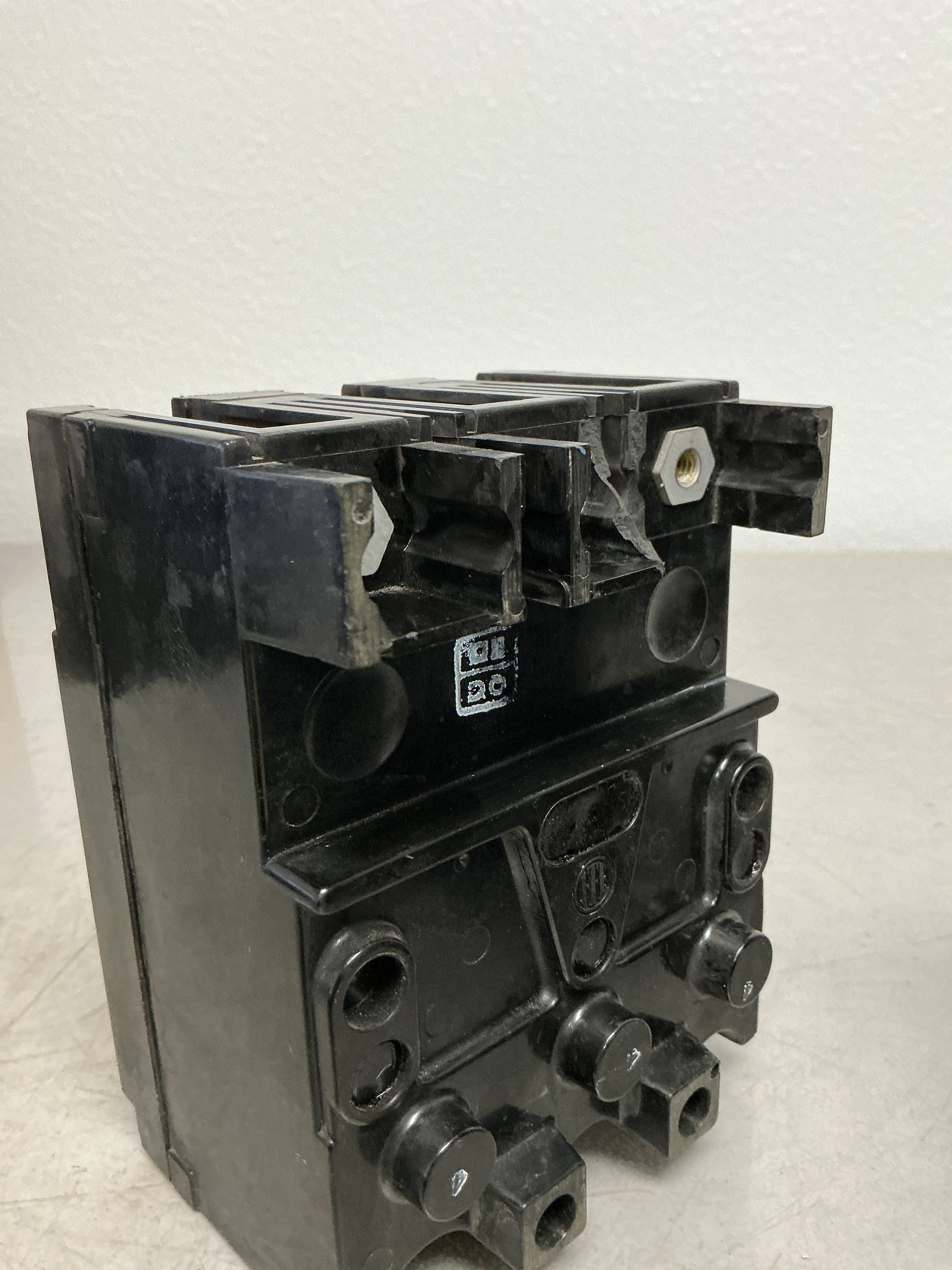 *CHIPPED* Used EH3-B100 3 Pole, 100 Amps, 480 Volts Circuit Breaker