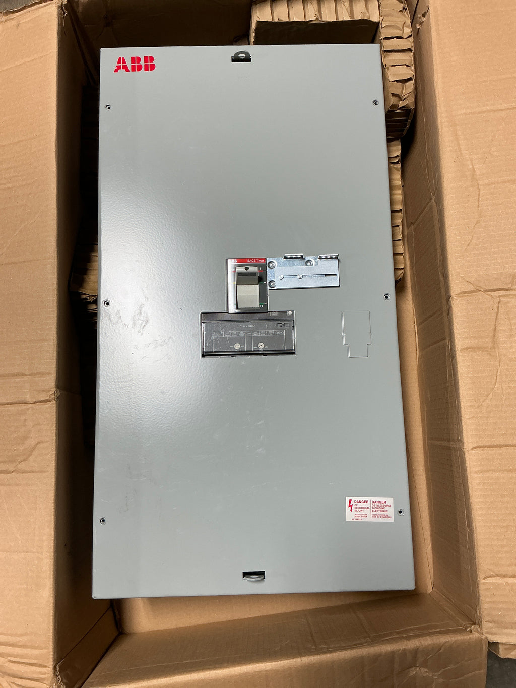 New ABB XT5HU330ABFF000XXX 400 Amps Enclosure XT5ENCL400S
