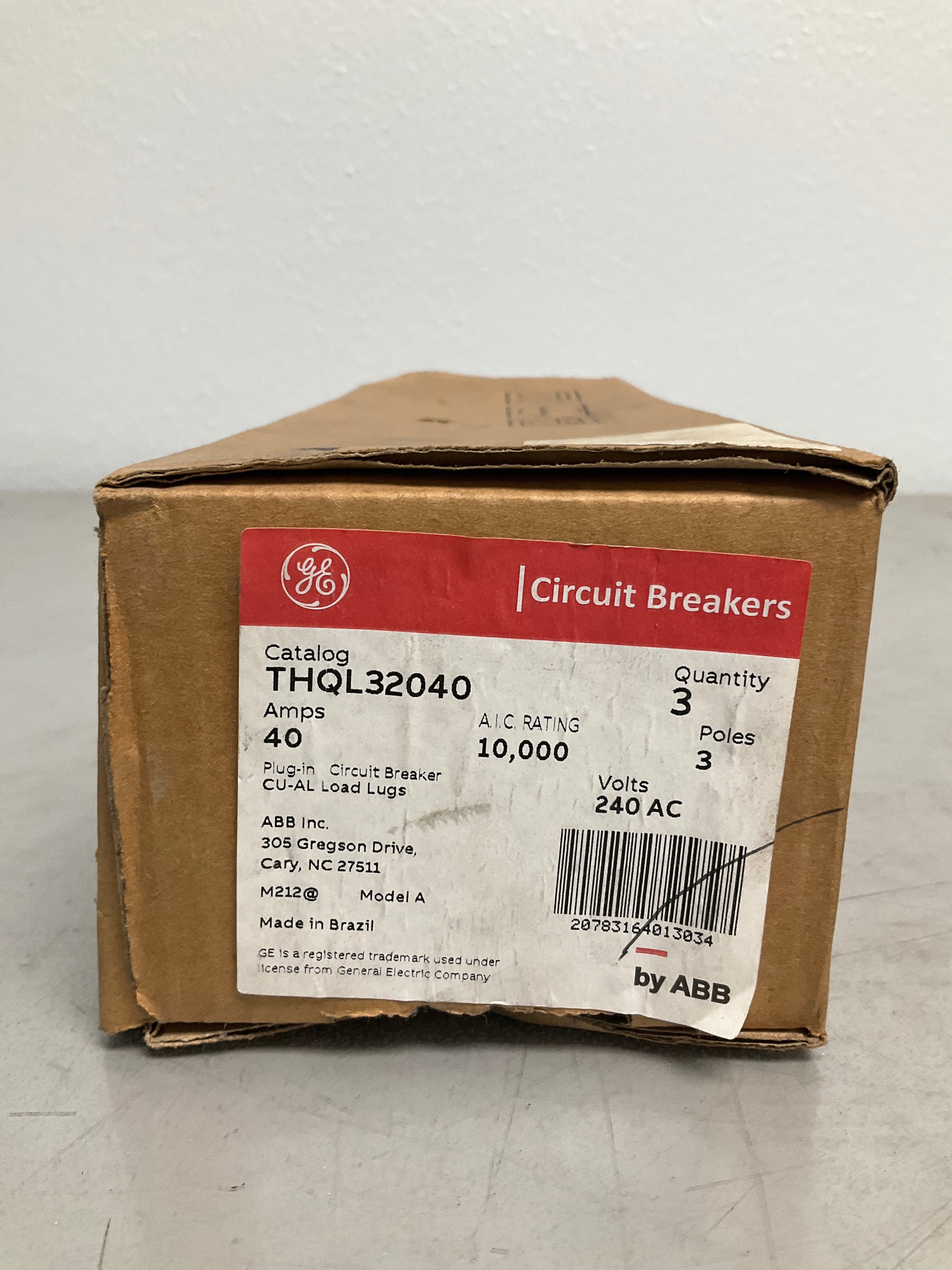 New THQL32040 3 Poles, 40 Amps, 240 Volts