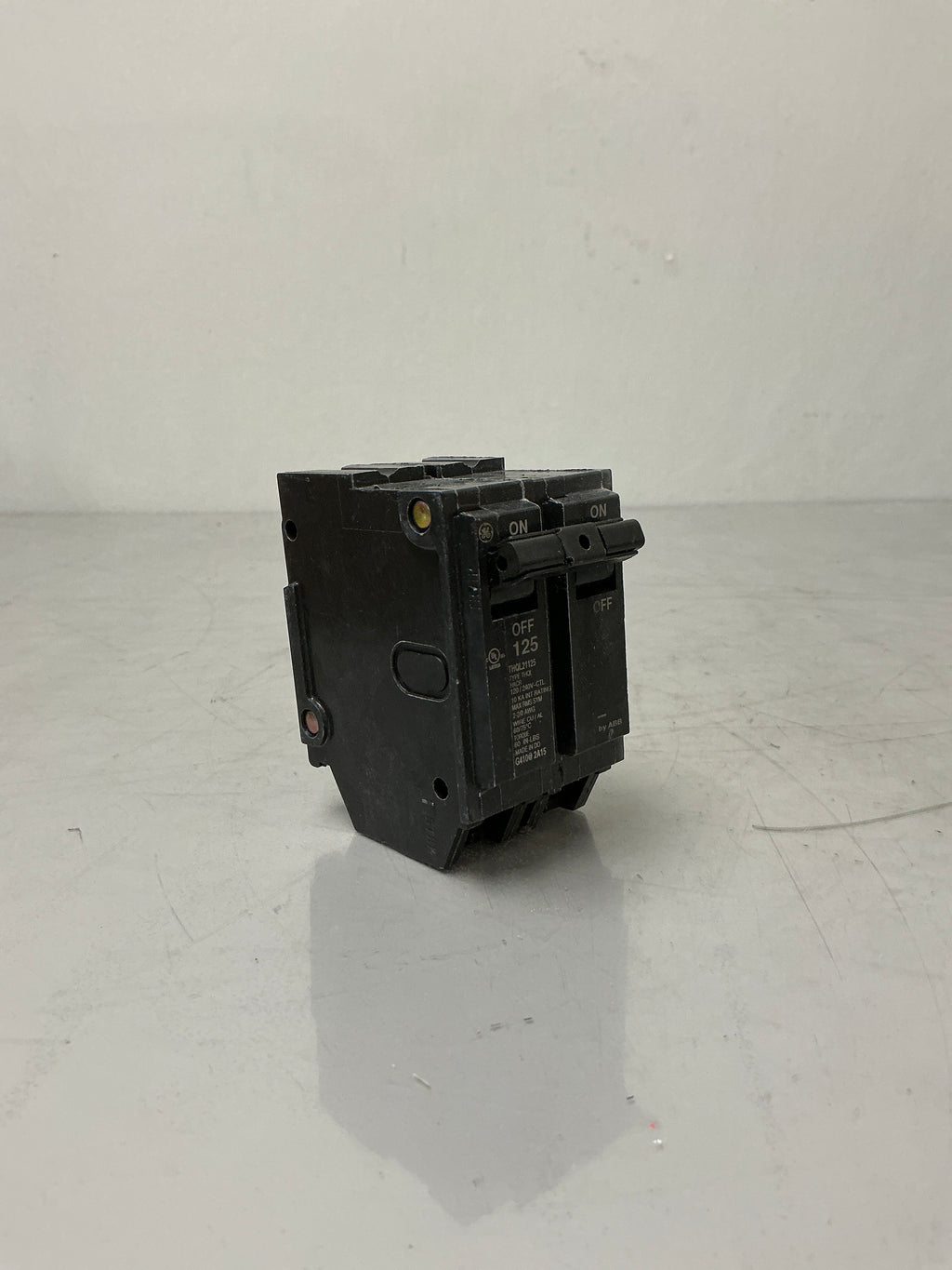New GE THQL21125 2 Pole, 125 Amps, 240 Volts Circuit Breaker
