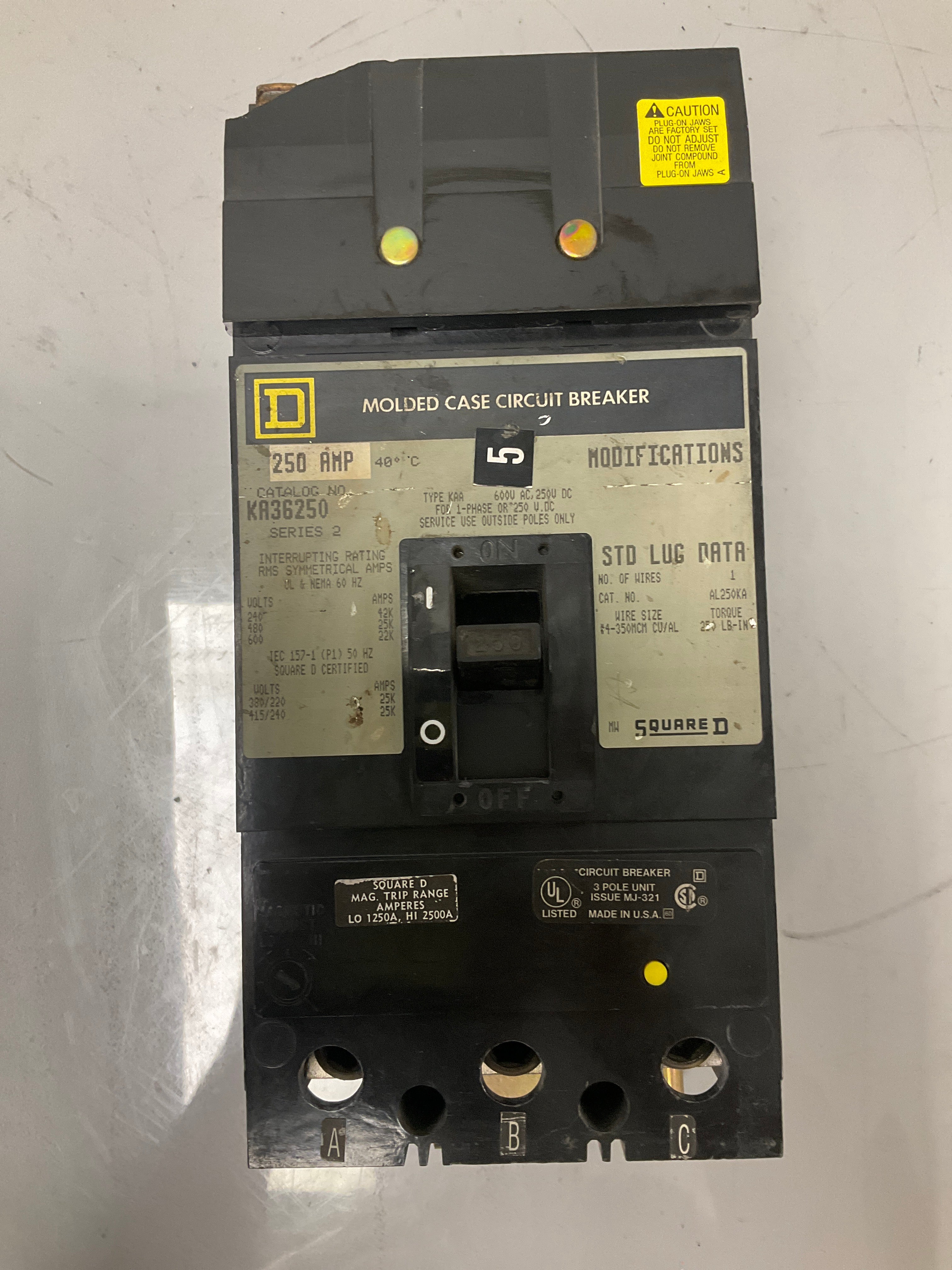 *CHIPPED* Used Square D KA36250 3 Pole, 250 Amps, 600 Volts circuit Breaker