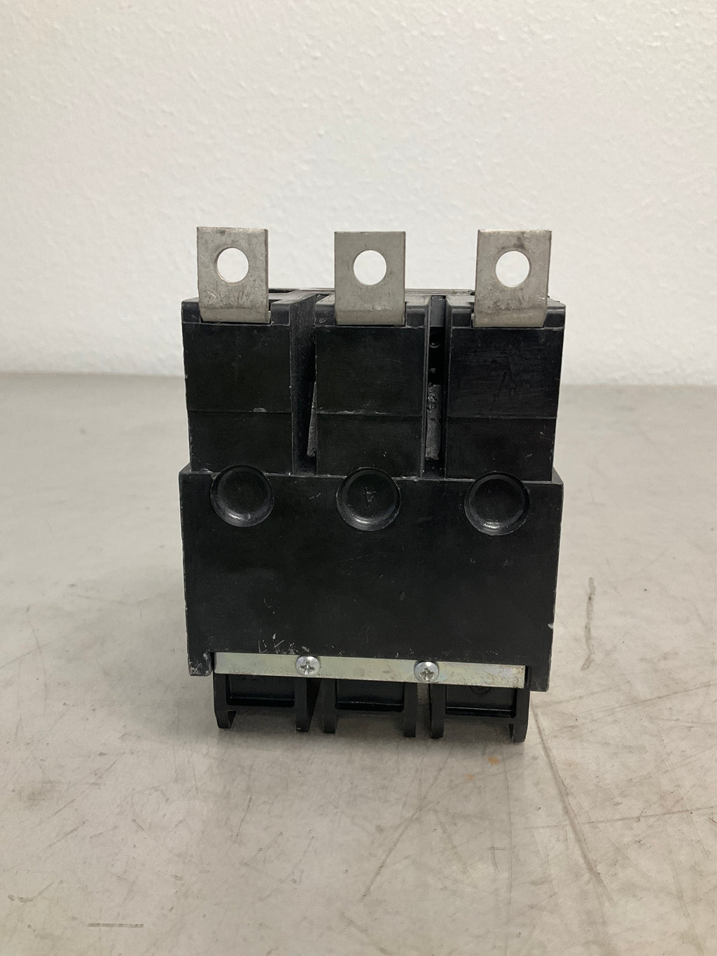 *CHIPPED*Used GHB3030 3 Pole, 30 Amps, 480 Volts