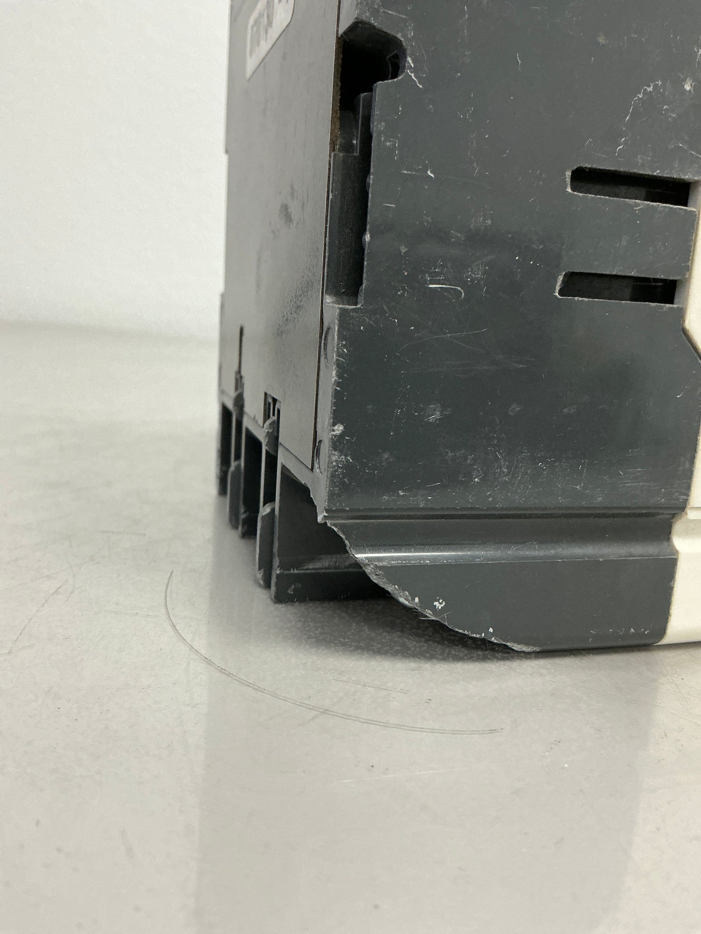 *CHIPPED* New FD3070 3 Poles, 70 Amps, 600 Volts