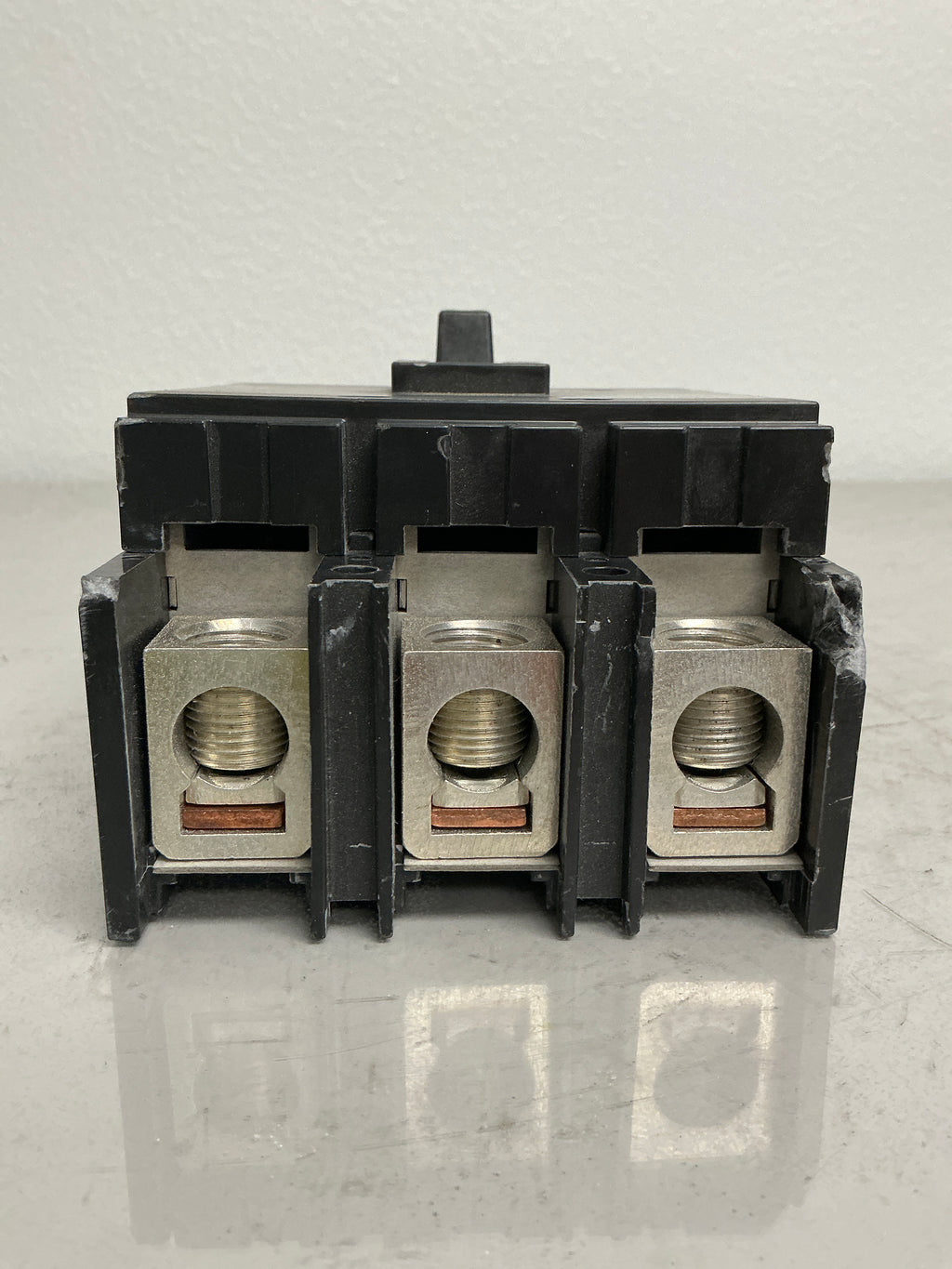 *CHIPPED* Used Square D QBL32225 3 Pole, 225 Amps, 240 Volts