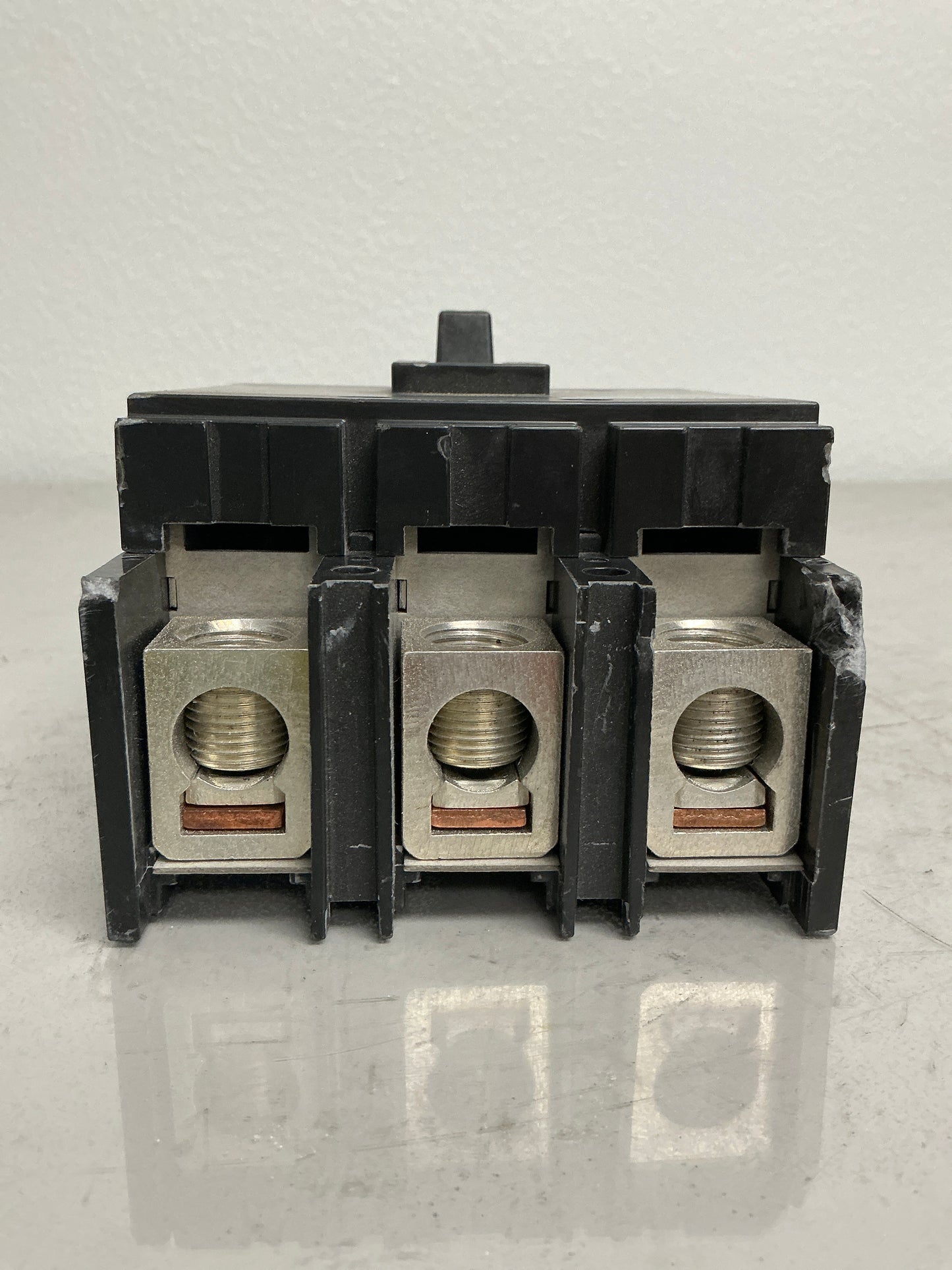 *CHIPPED* Used Square D QBL32225 3 Pole, 225 Amps, 240 Volts