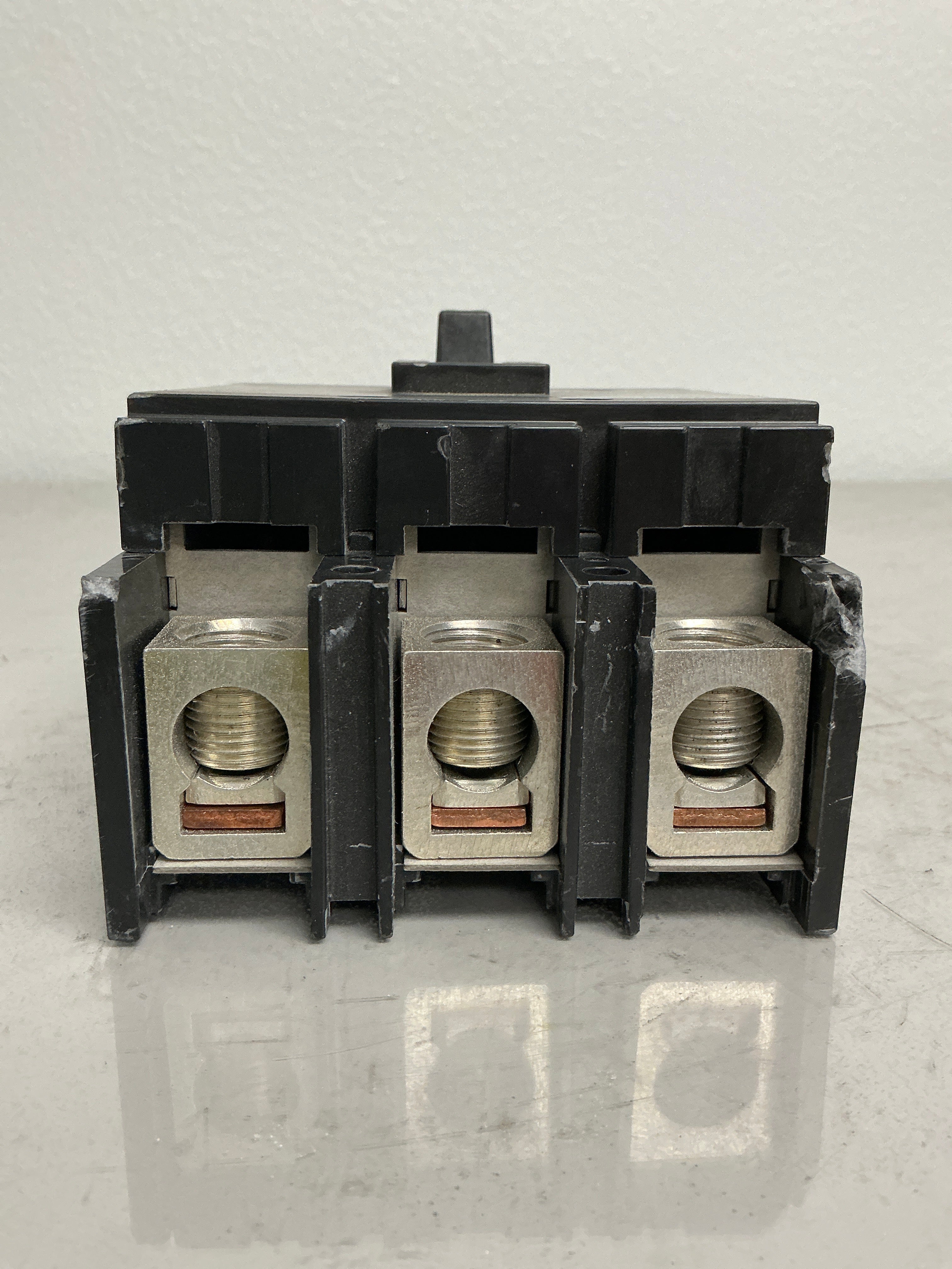 *CHIPPED* Used Square D QBL32225 3 Pole, 225 Amps, 240 Volts