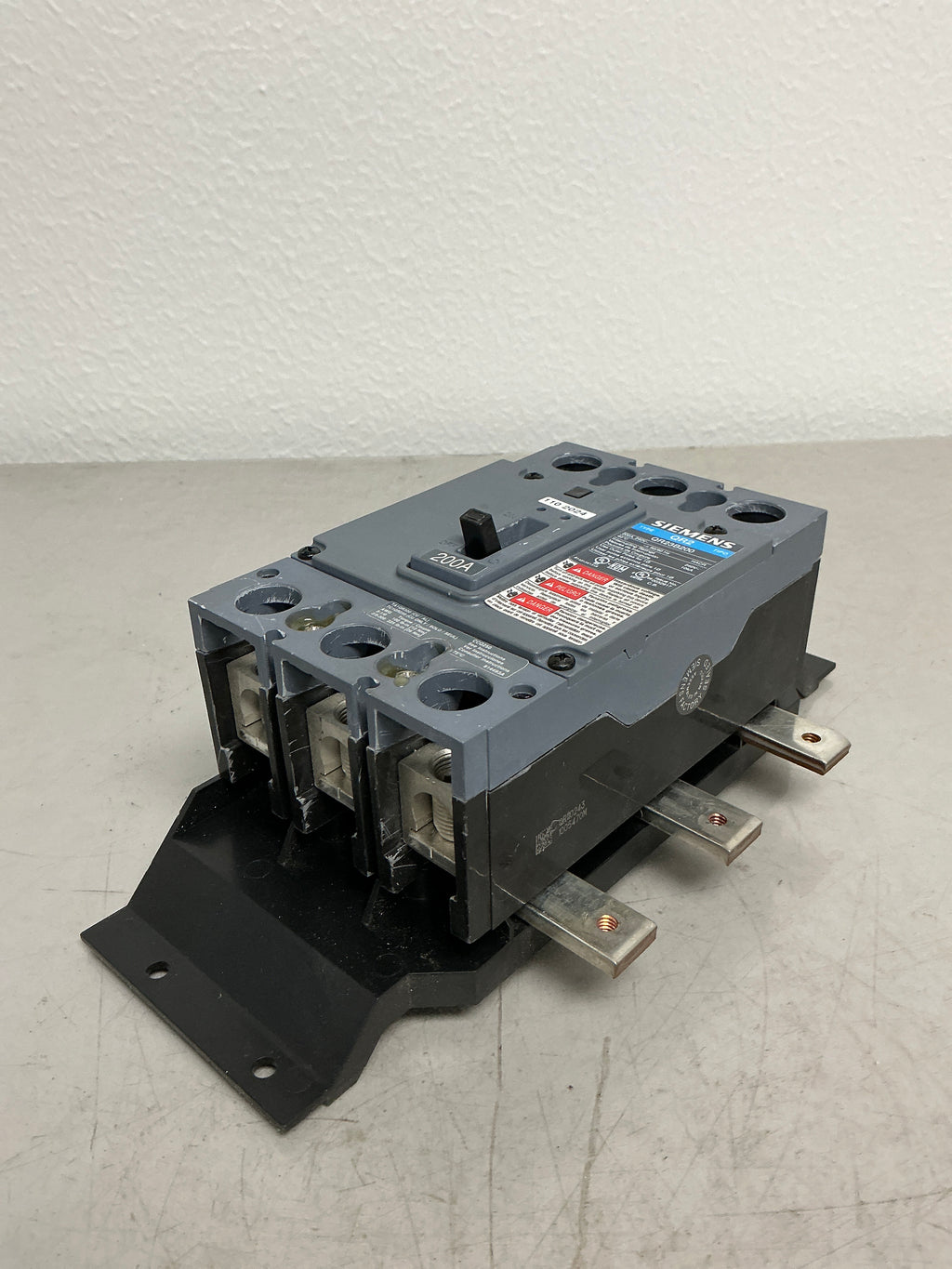 New Siemens QR23B200 3 Pole, 200 Amps, 240 Volts Circuit Breaker