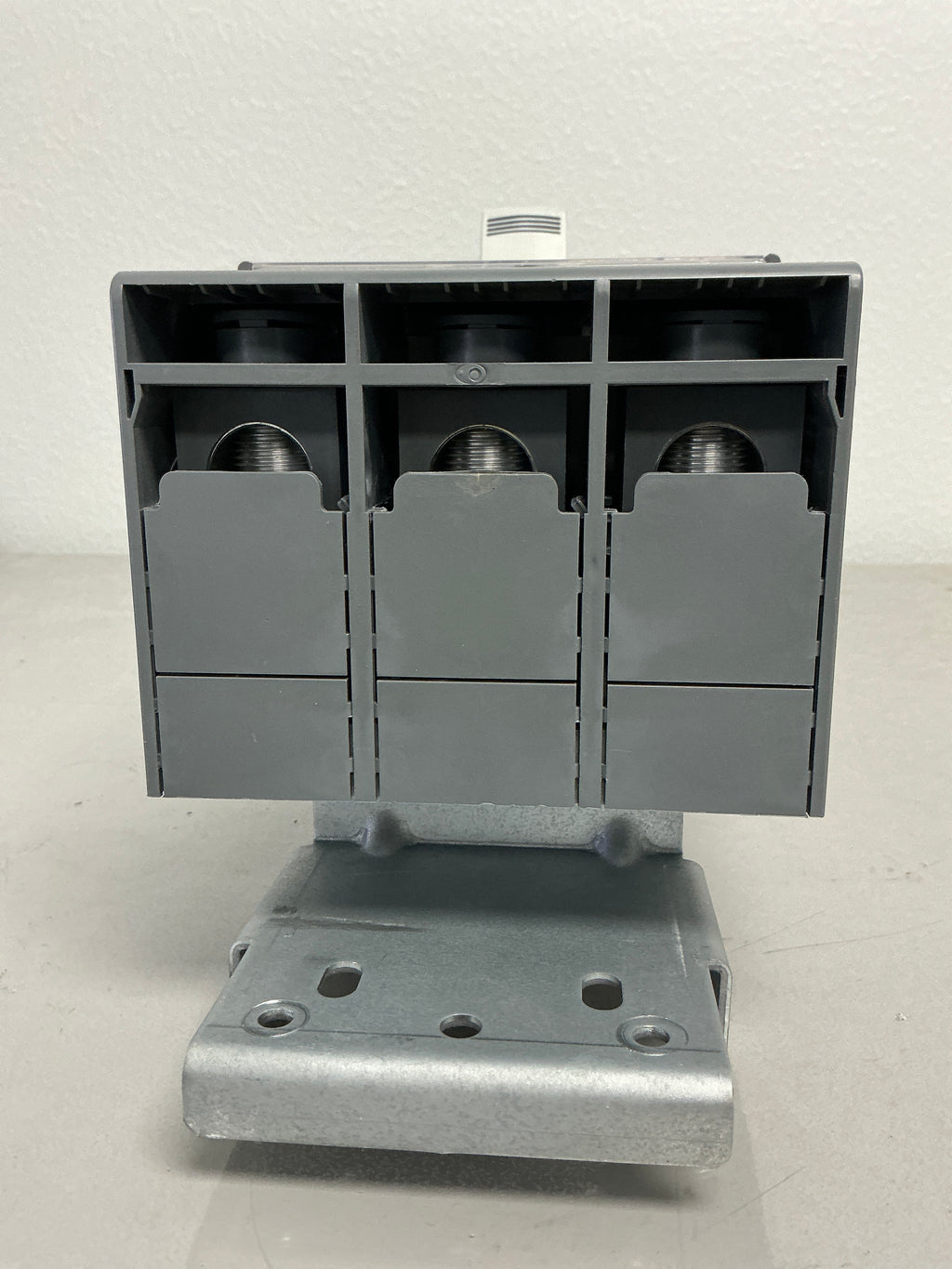 New ABB XT5HU33ABYN000XXX  Circuit Breaker 300 Amps, 3 Pole XT5H
