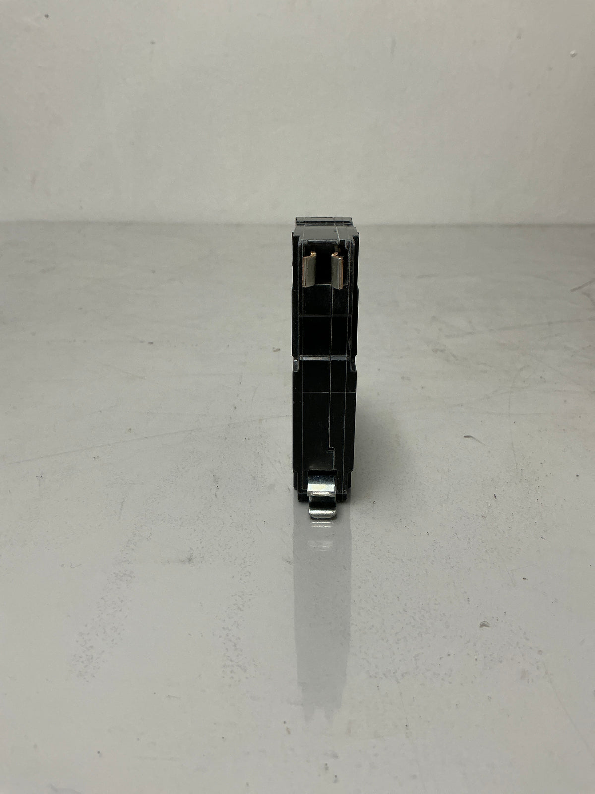 New Square D QO120 1 Pole, 20 Amps, 120/240 Volts, Circuit Breaker