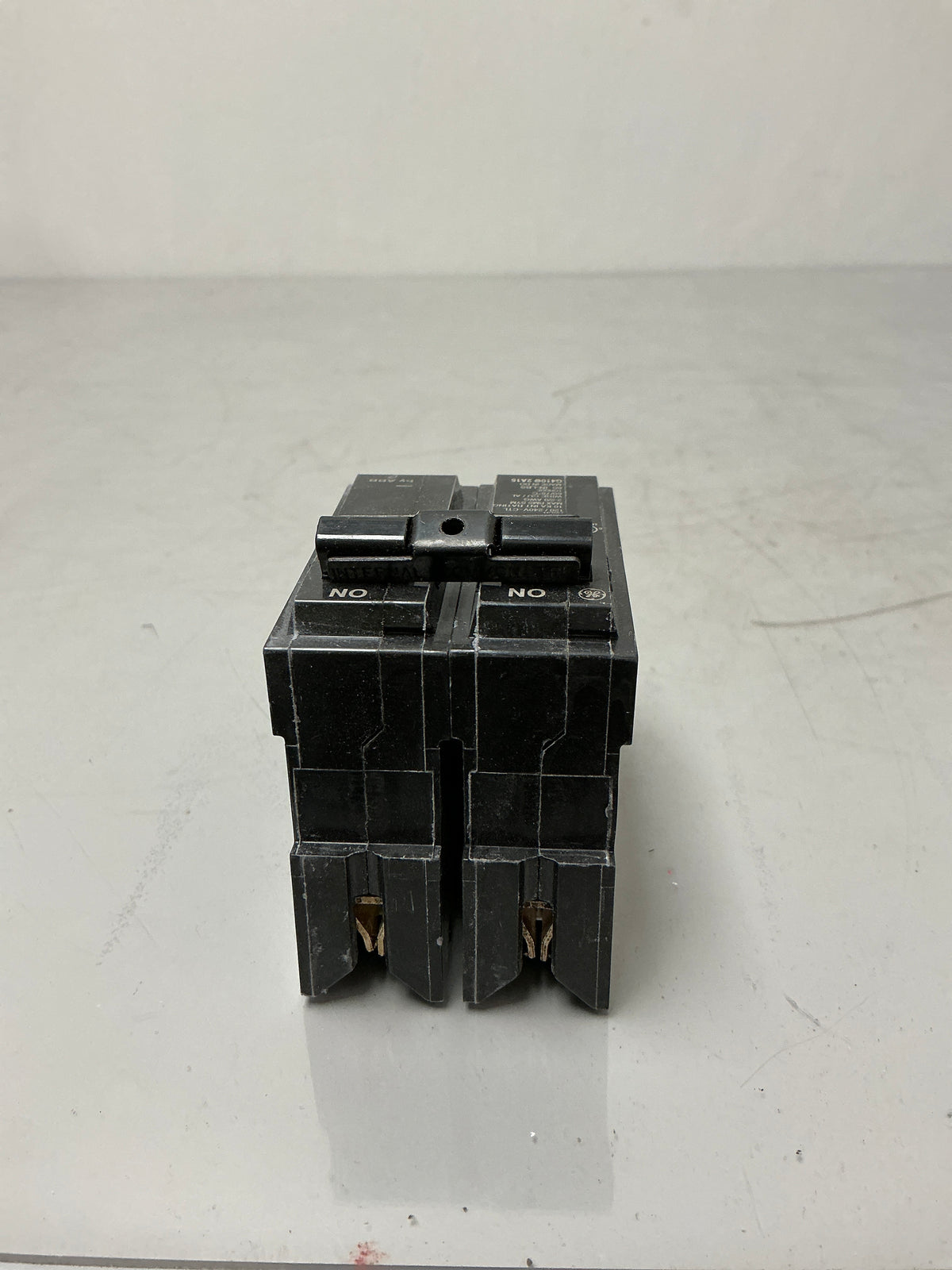 New GE THQL21125 2 Pole, 125 Amps, 240 Volts Circuit Breaker