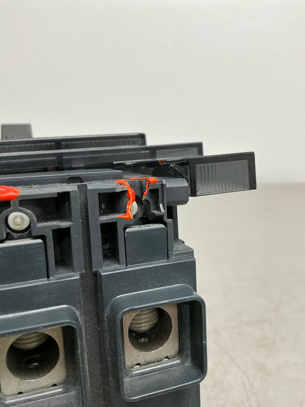 *CHIPPED* see picture Used BDA36030 3 Pole, 30 Amps Circuit Breaker